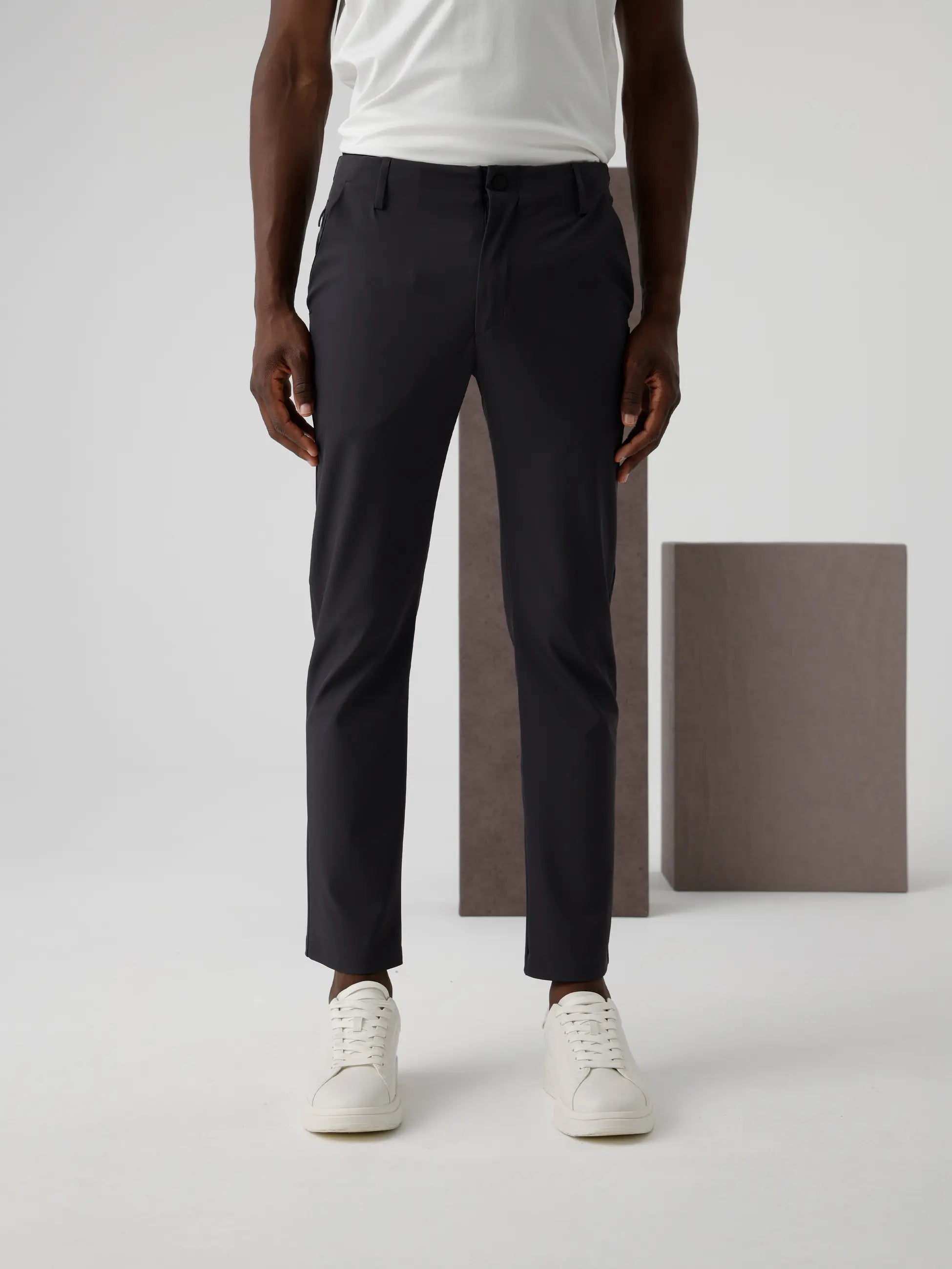 Isaora-Sleek Tech Chino-Pantolon-2-Milagron.com