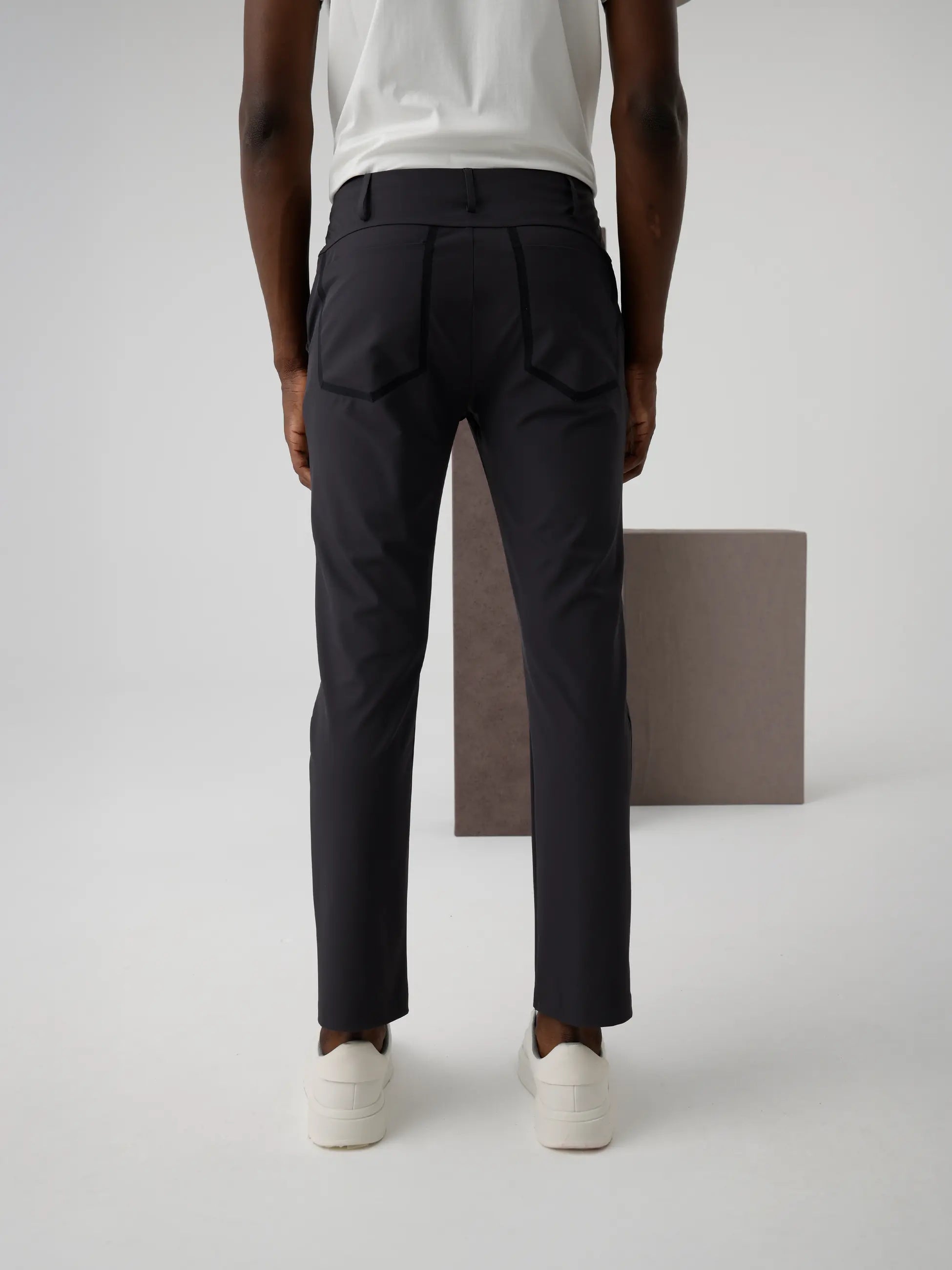 Isaora-Sleek Tech Chino-Pantolon-4-Milagron.com
