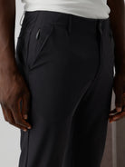 Isaora-Sleek Tech Chino-Pantolon-5-Milagron.com