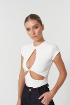 Jendue-Cutout Detailed White Basic T-shirt-T-Shirts-1-Milagron.com