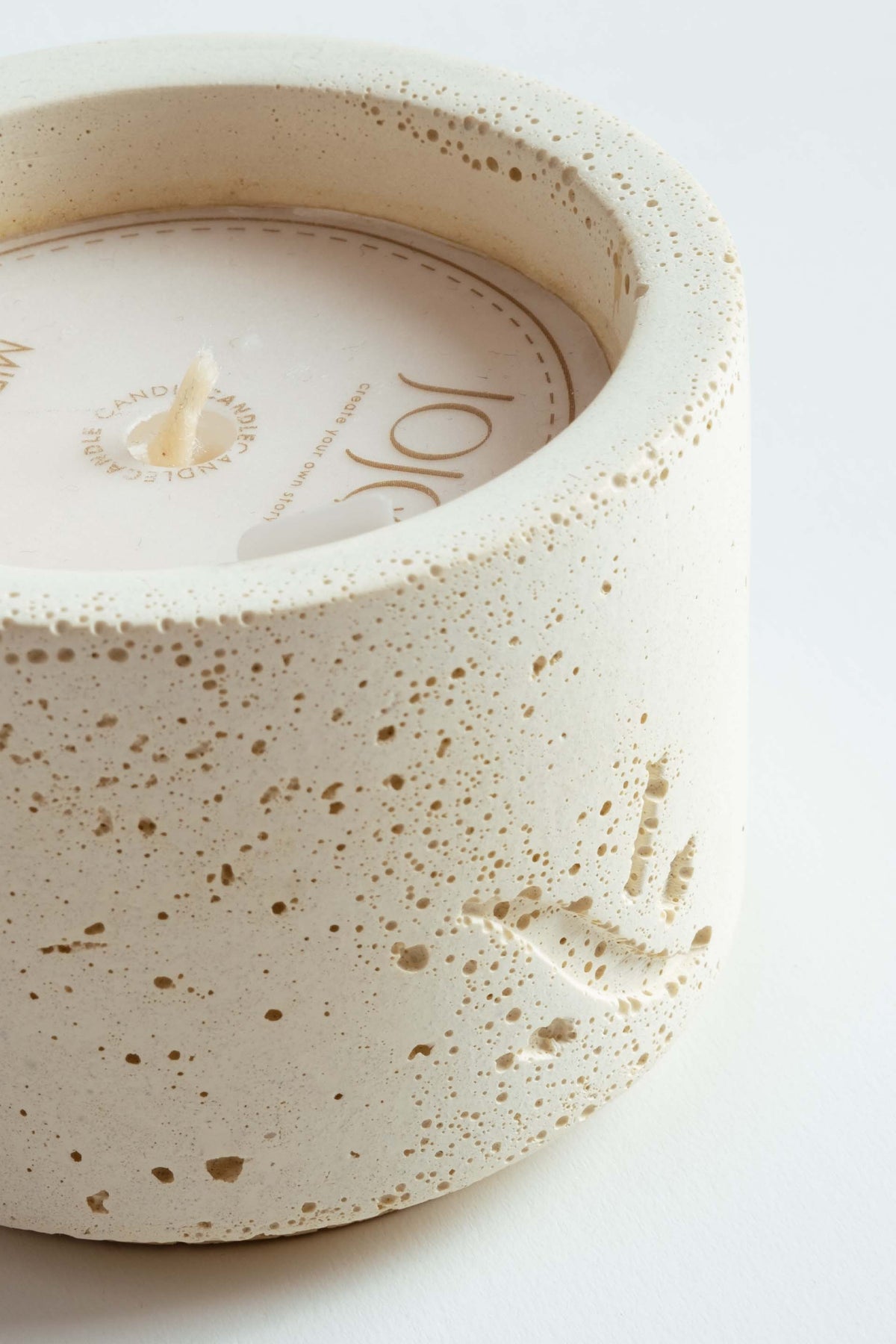 Flora Kiraz Çiçeği Kokulu Mum – Traverten Dokulu Alçı Saksılı 160 gr