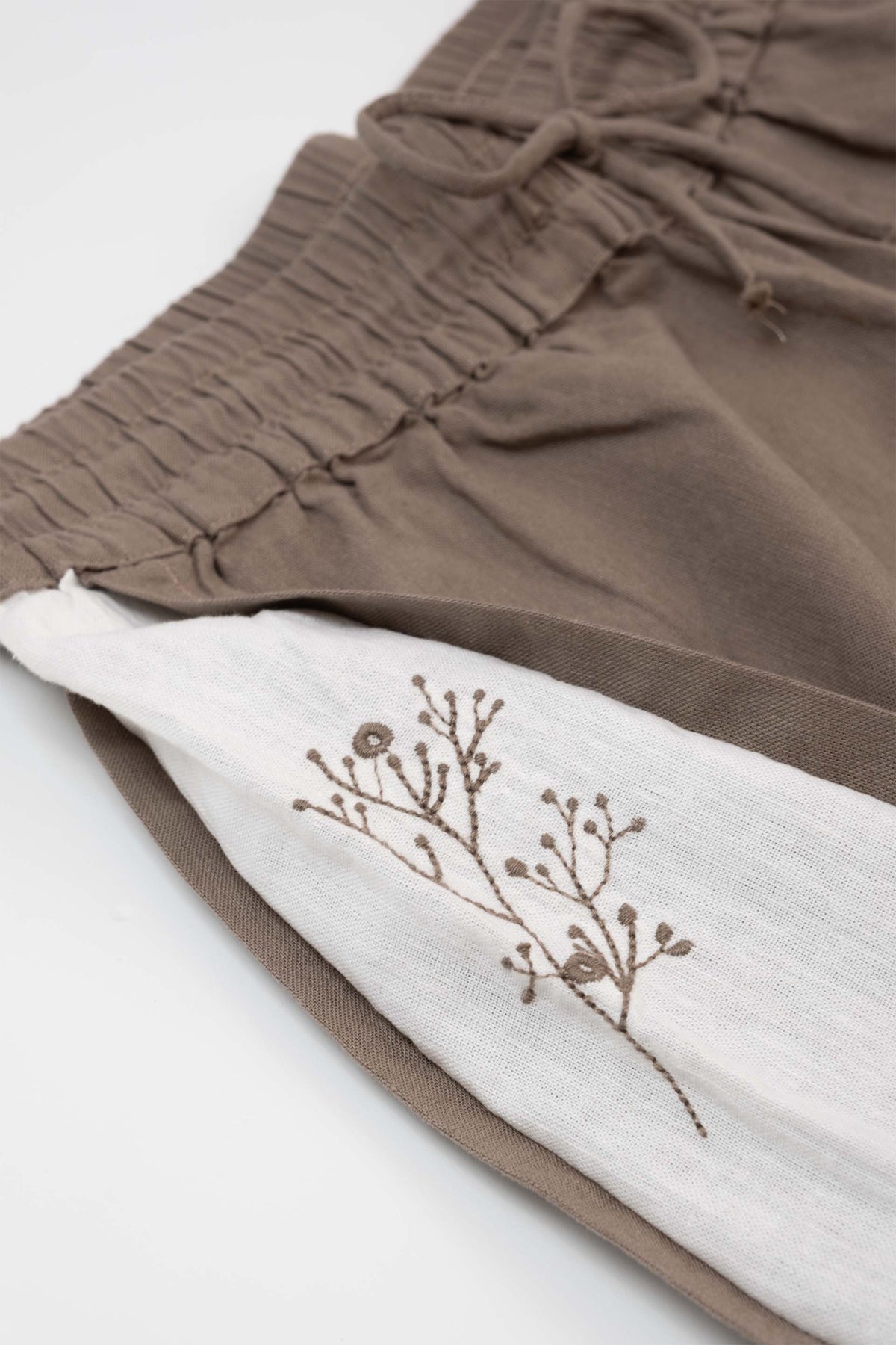 Liz Nakış Detaylı Pantolon