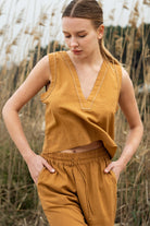 Nina Crop Üst V Yaka Nakış Detaylı