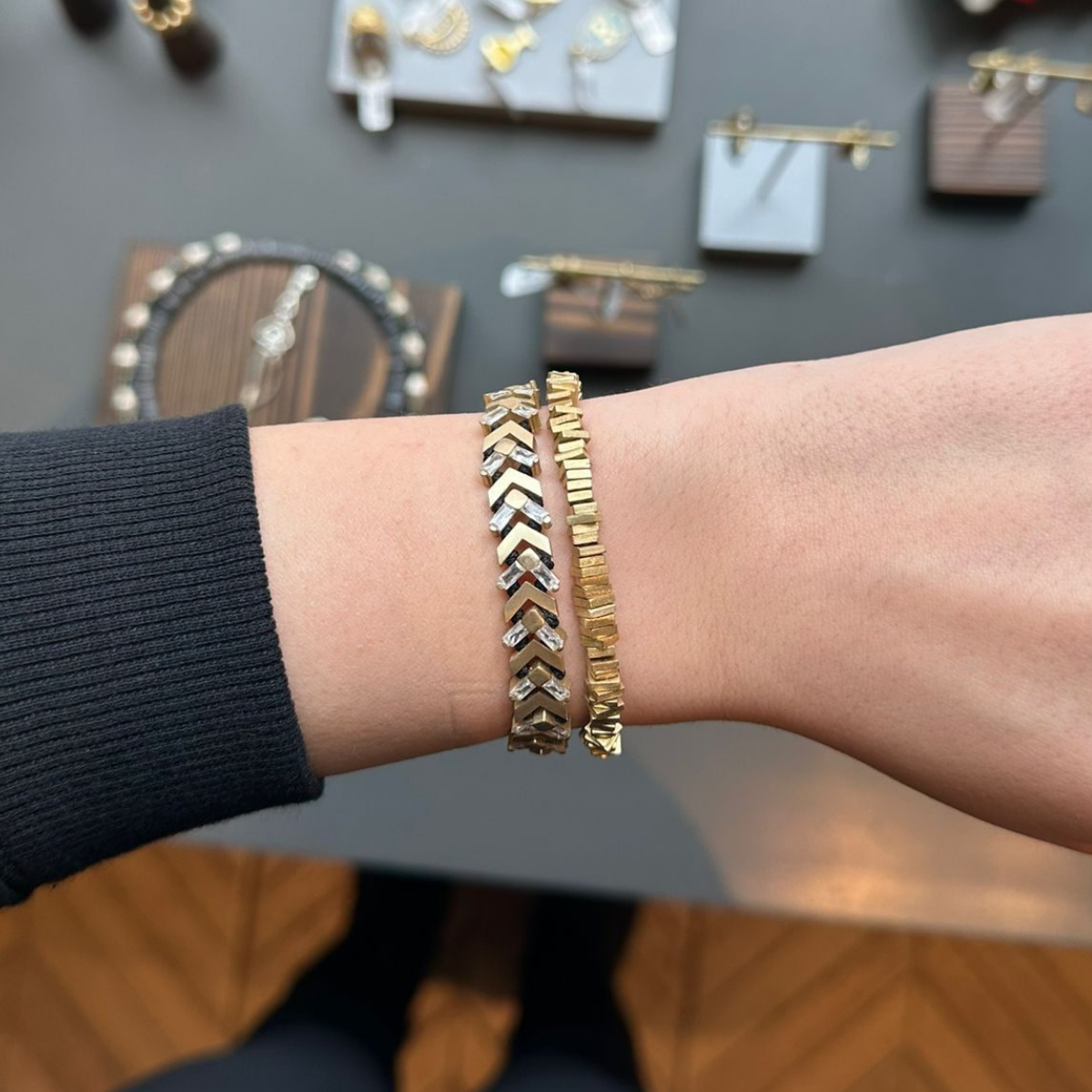 Spaced Glitter Arrow Bileklik