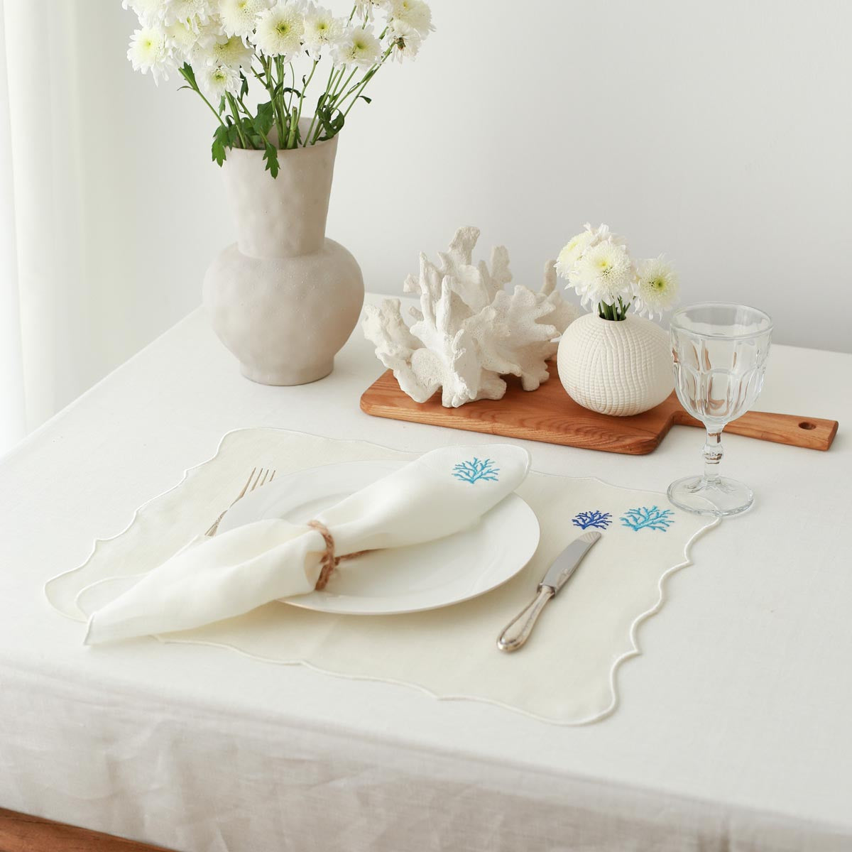 KM Home Collection-2'li Set Turkuaz Mercan İşlemeli Keten Amerikan Servis-Sunum Aksesuarları-3-Milagron.com