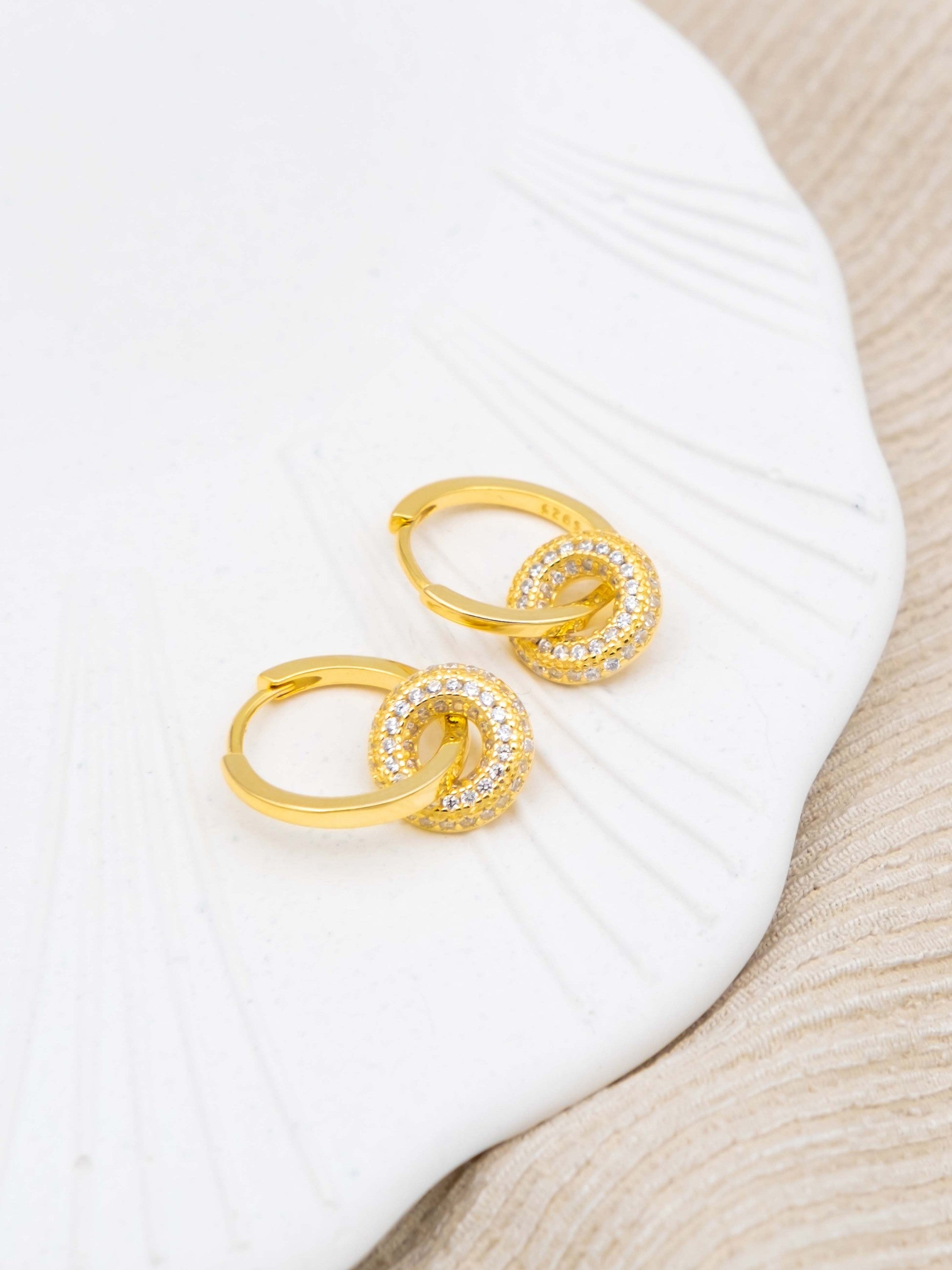 Kimolos-Circle 925 Ayar Gümüş Zirkon Taşlı Yuvarlak Halka Küpe-Küpe-2-Milagron.com