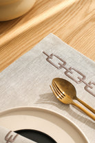 Km Home Collection-2’Li Set Zincir İşlemeli Taş Rengi Amerikan Servis-Sunum Aksesuarları-4-Milagron.com