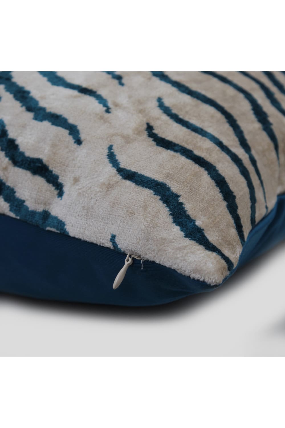 La Casa Antica-İpek Kadife İkat Yastık Kılıfı (50x50cm)-Yastık Kılıfı-2-Milagron.com