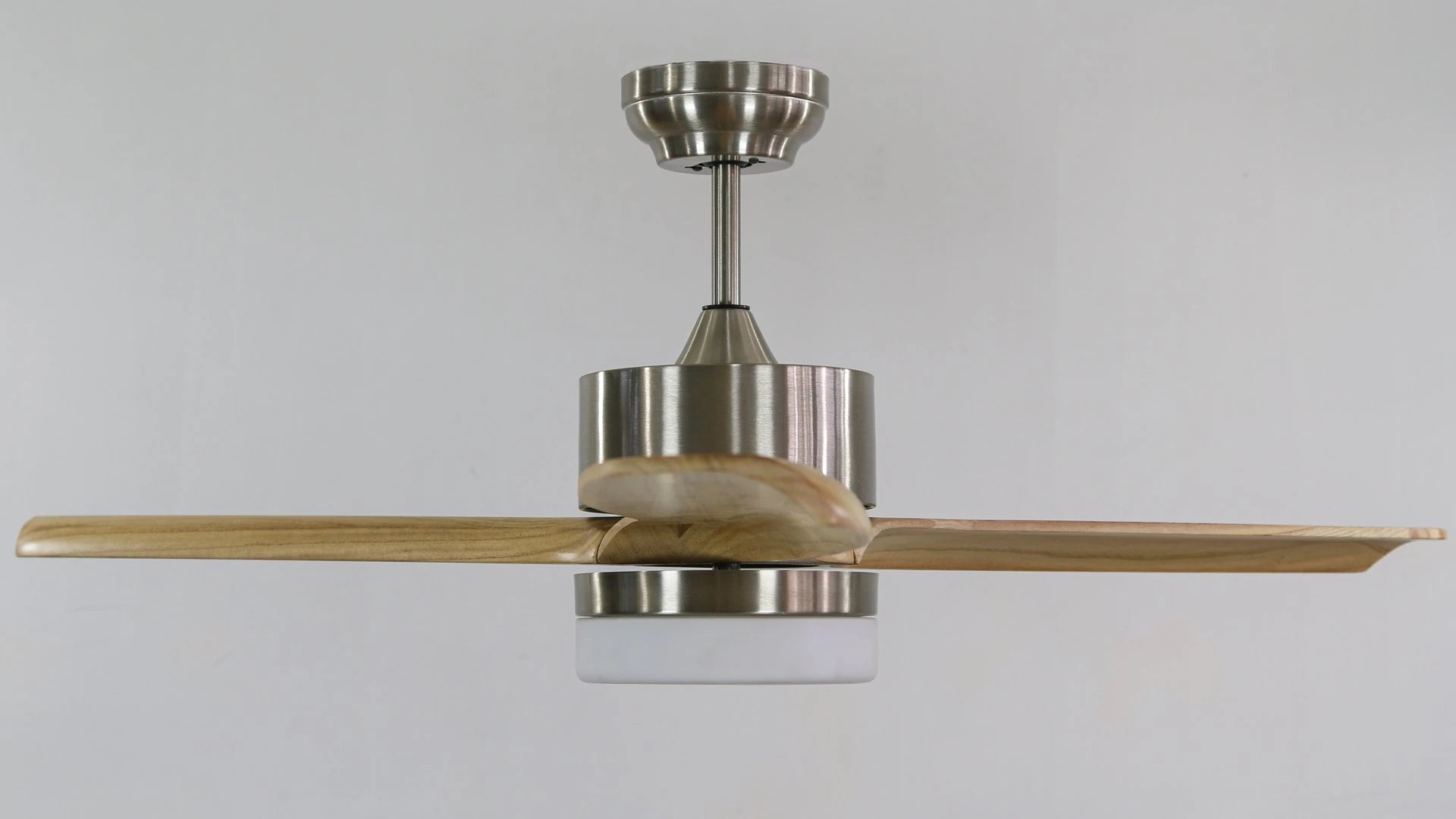 Lasttouch-Gale Aydınlatmalı Tavan Vantilatörü No:1-Aydınlatmalı Tavan Vantilatörleri-2-Milagron.com