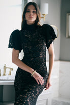 Kısa Kollu Dantelli Siyah Uzun Elbise - 1