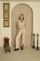 Le-Monade Dreams-Triko Ekru Siyah Sıçandiş Nakışlı Yelek-Yelek-3-Milagron.com