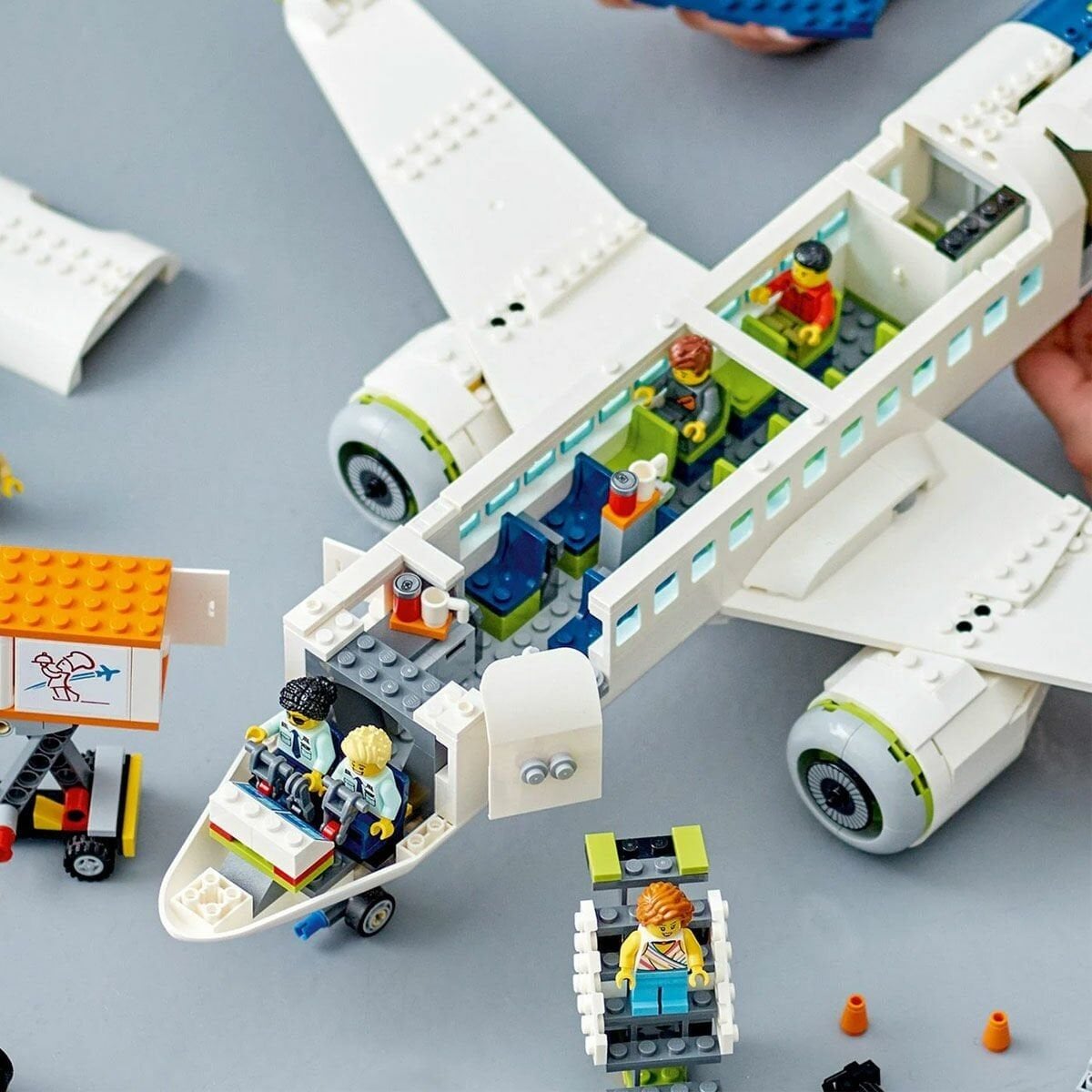 60367 Lego® City - Yolcu Uçağı 913 Parça +7 Yaş