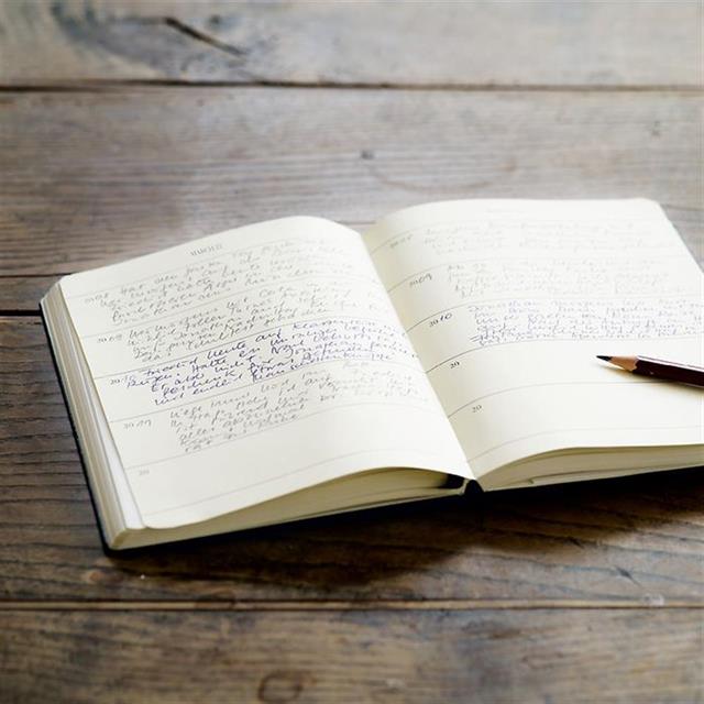 Leuchtturm 1917-Leuchtturm1917 Some Lines A Day 5 Year Diary Defter Lilac-Çizgili-6-Milagron.com