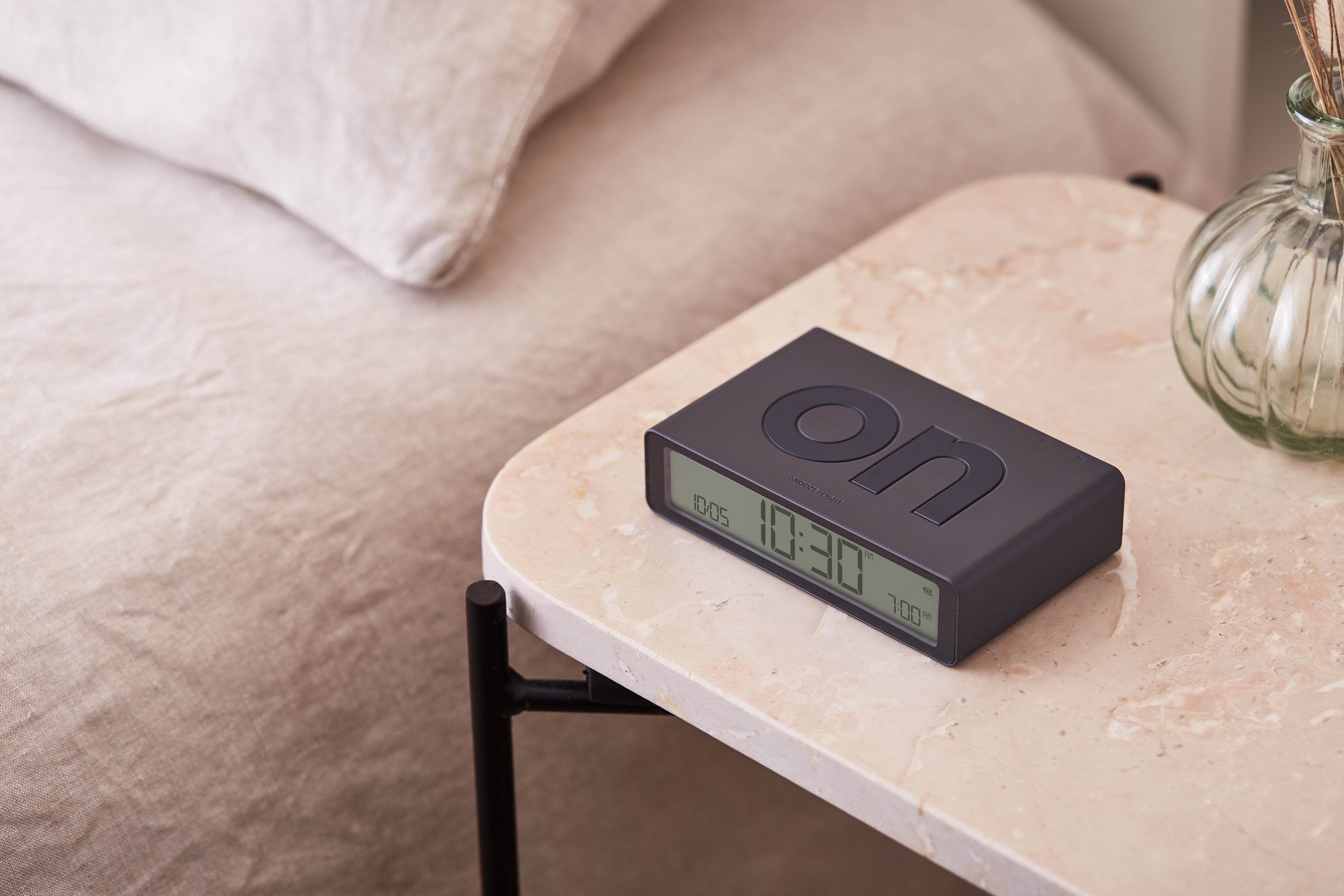 Lexon-Lexon Flip Klasik Şarj Edilebilir Alarm Saat Koyu Gri-Alarm Saatler-5-Milagron.com
