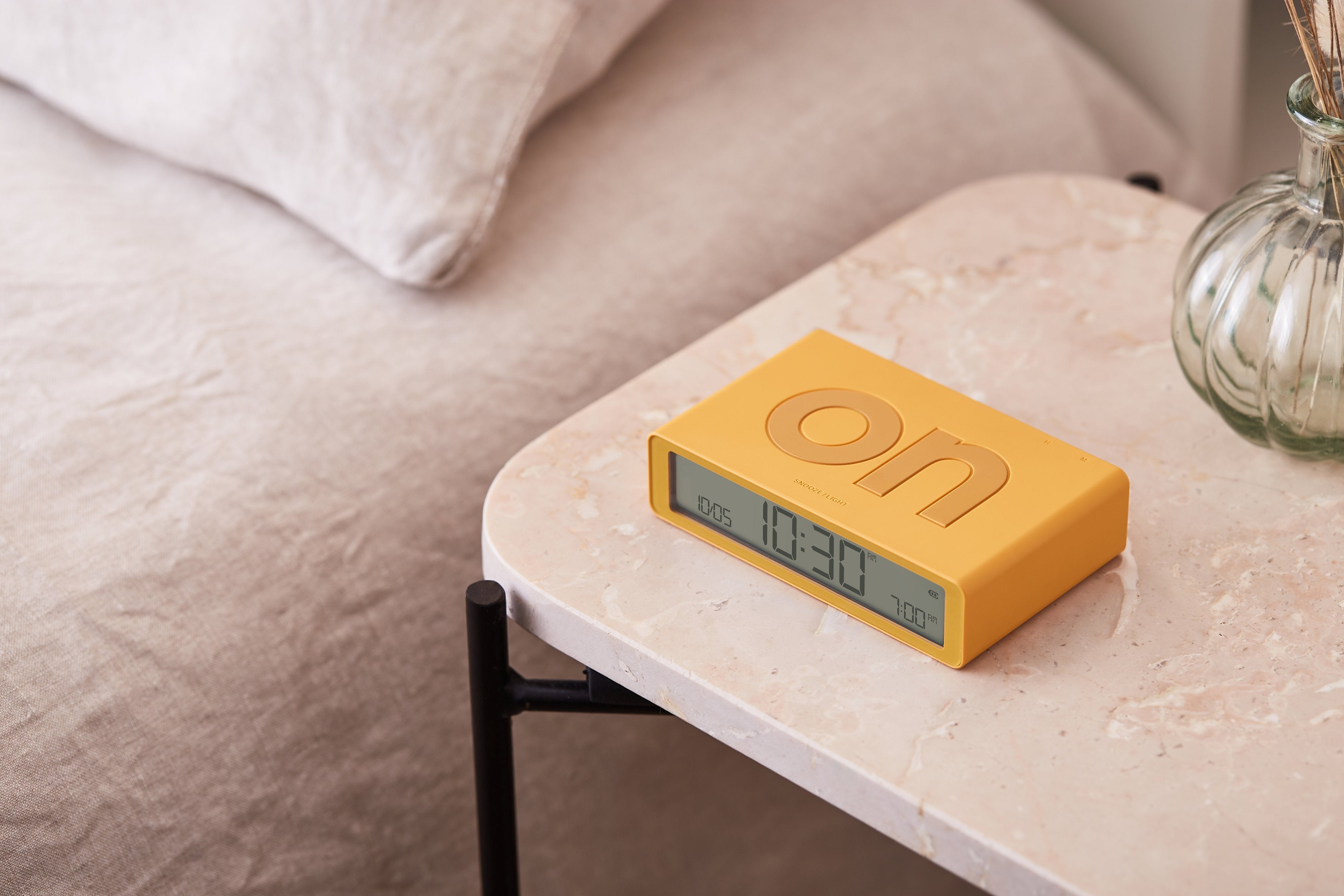 Lexon-Lexon Flip Klasik Şarj Edilebilir Alarm Saat Sarı-Alarm Saatler-5-Milagron.com