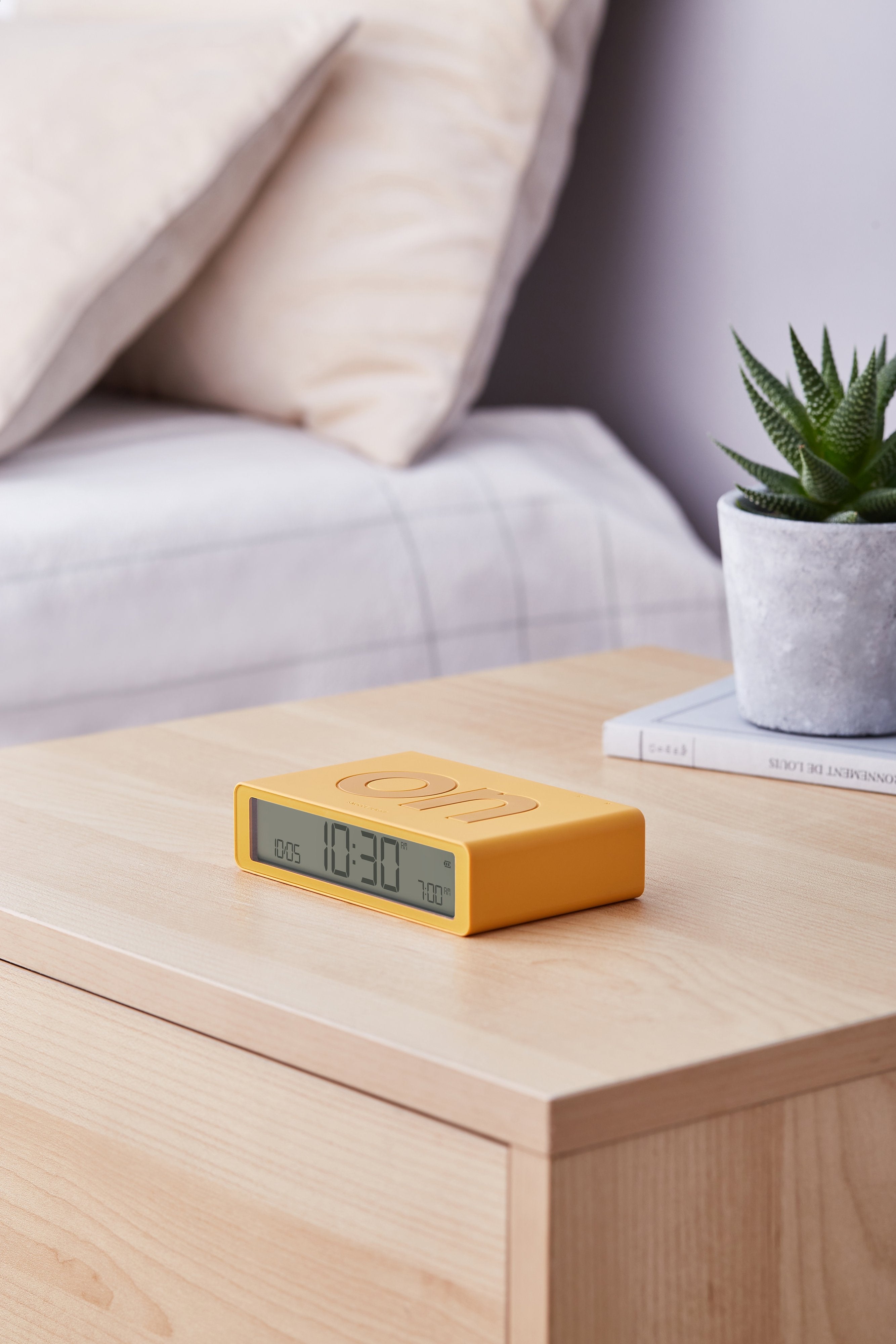 Lexon-Lexon Flip Klasik Şarj Edilebilir Alarm Saat Sarı-Alarm Saatler-6-Milagron.com