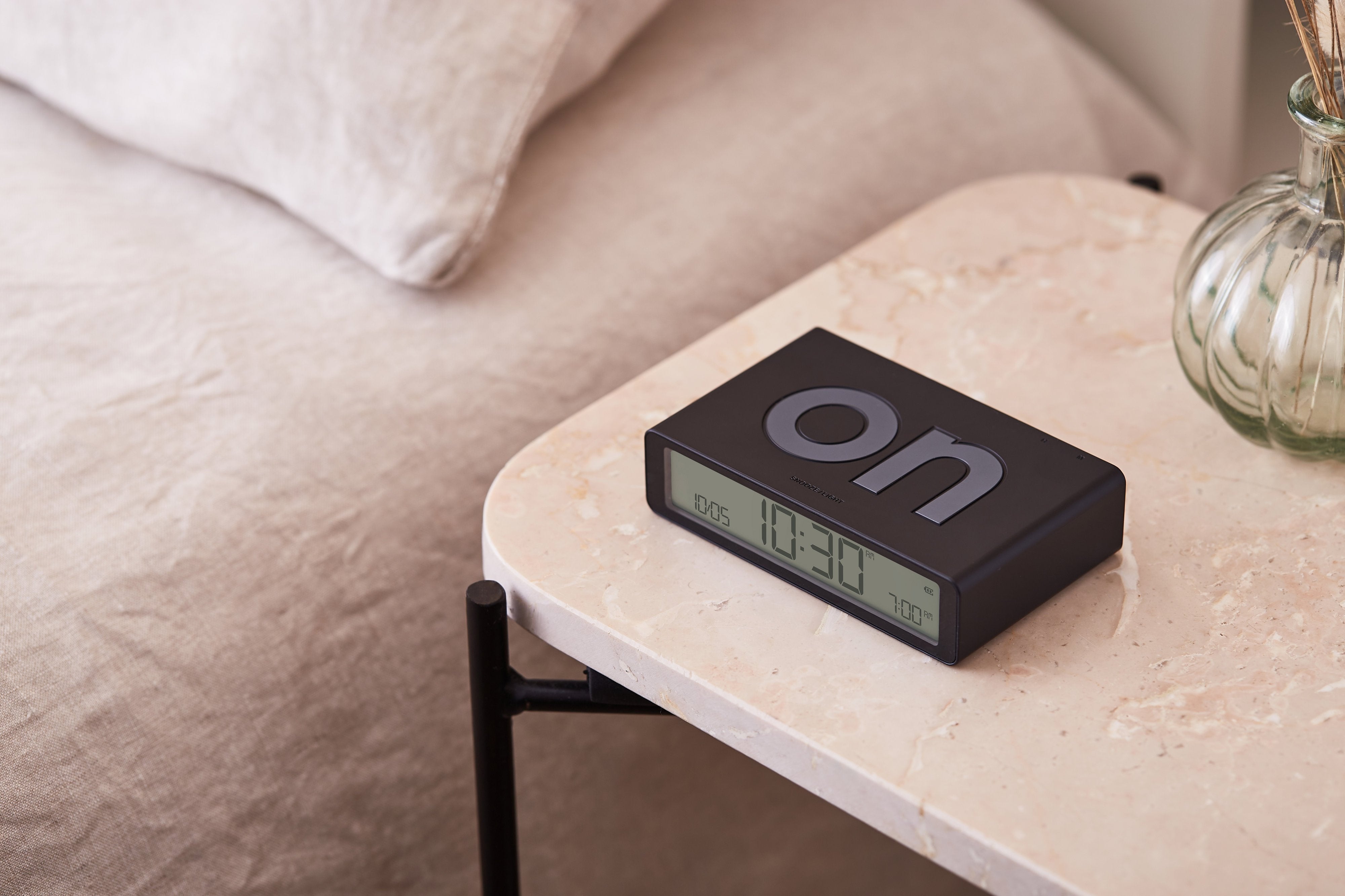 Lexon-Lexon Flip Klasik Şarj Edilebilir Alarm Saat Siyah-Alarm Saatler-5-Milagron.com