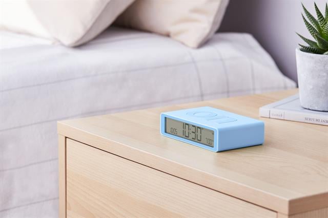 Lexon-Flip Klasik şarj Edilebilir Alarm Saat Açık Mavi-Saat-7-Milagron.com