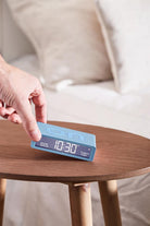 Lexon-Flip Klasik şarj Edilebilir Alarm Saat Açık Mavi-Saat-8-Milagron.com