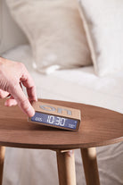 Lexon-Flip Klasik şarj Edilebilir Alarm Saat Dore-Saat-3-Milagron.com