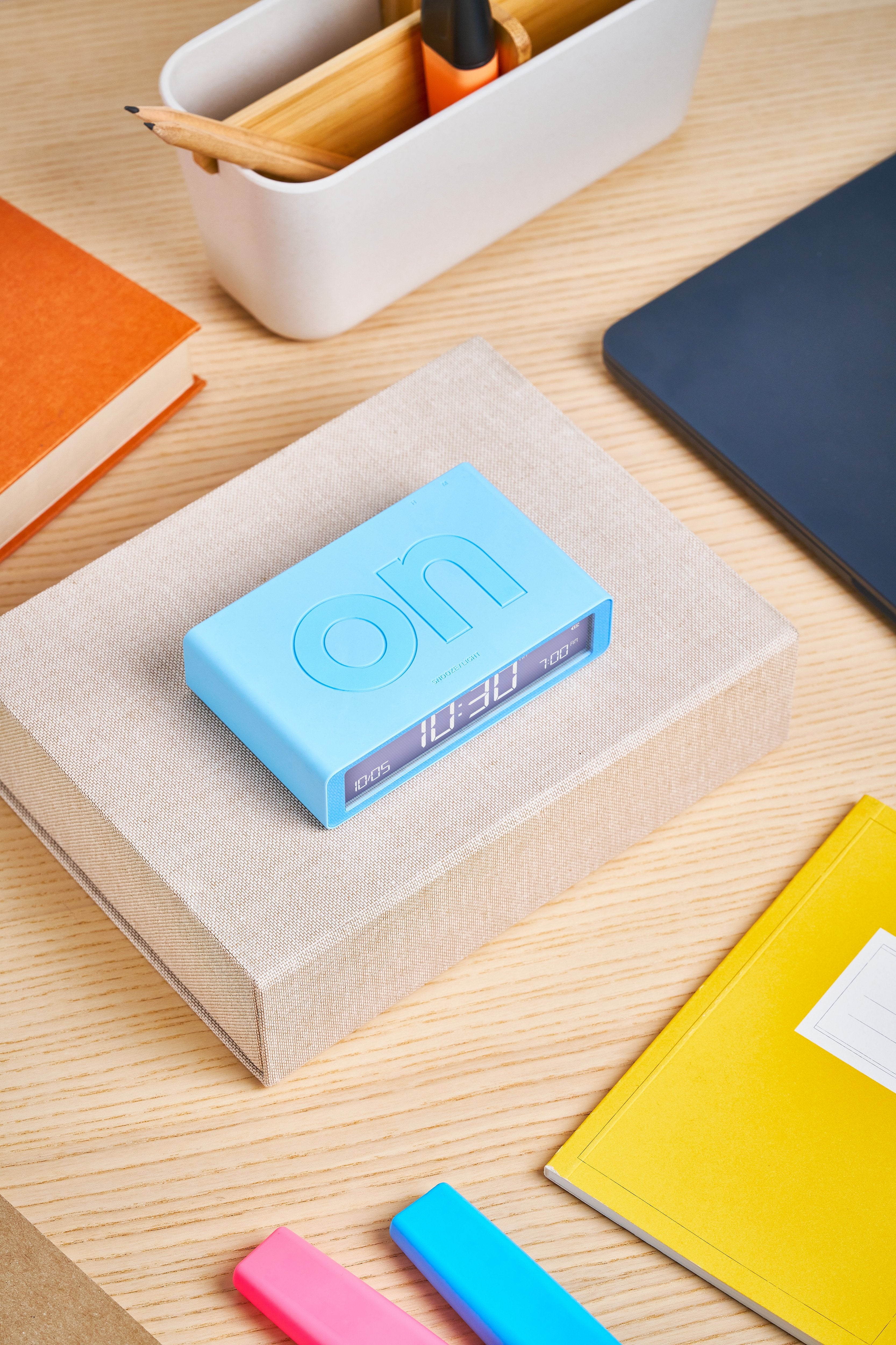 Lexon-Lexon Flip Mini Şarj Edilebilir Alarm Saat Açık Mavi-Alarm Saatler-8-Milagron.com