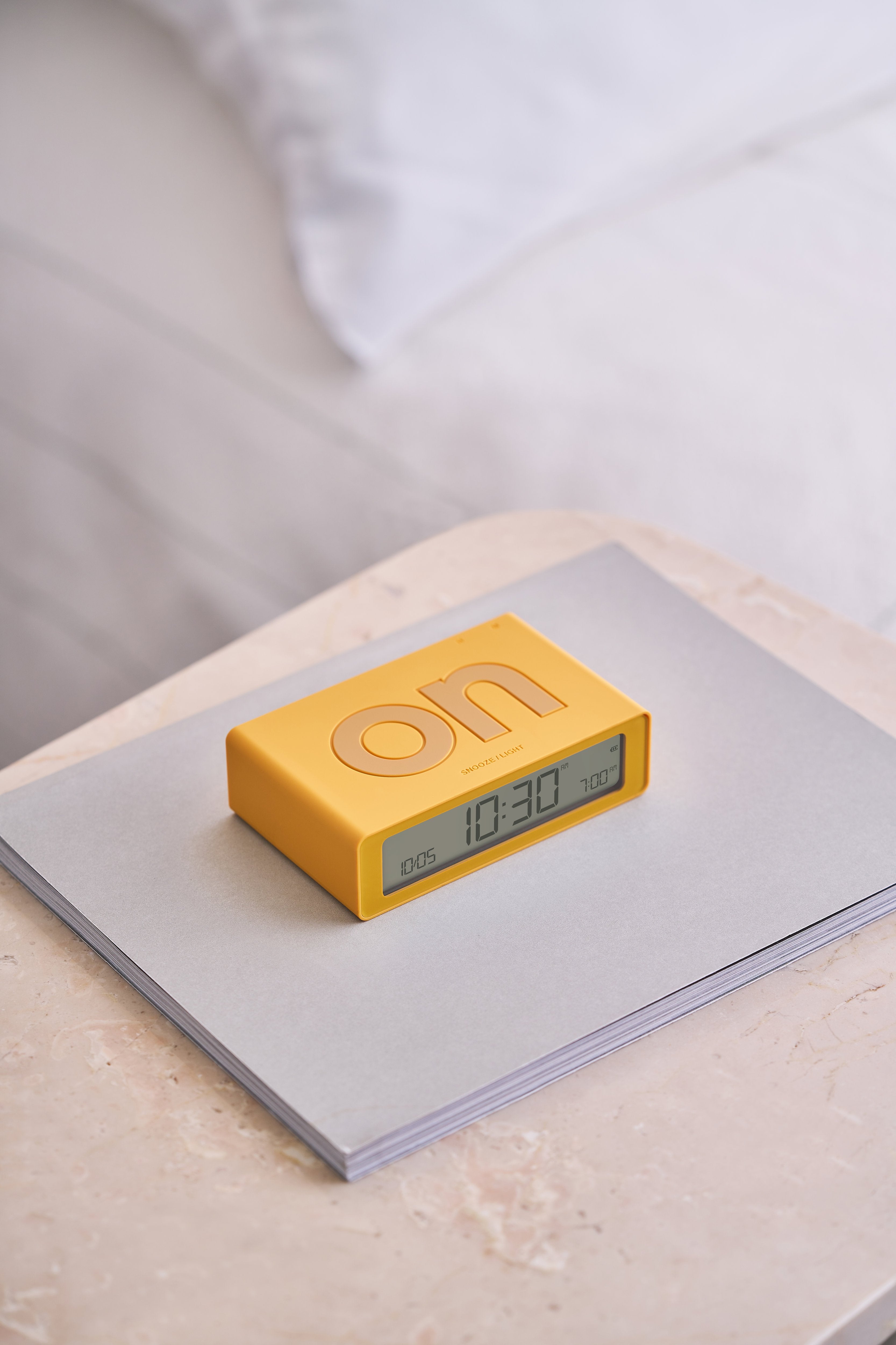 Lexon-Lexon Flip Mini Şarj Edilebilir Alarm Saat Sarı-Alarm Saatler-6-Milagron.com