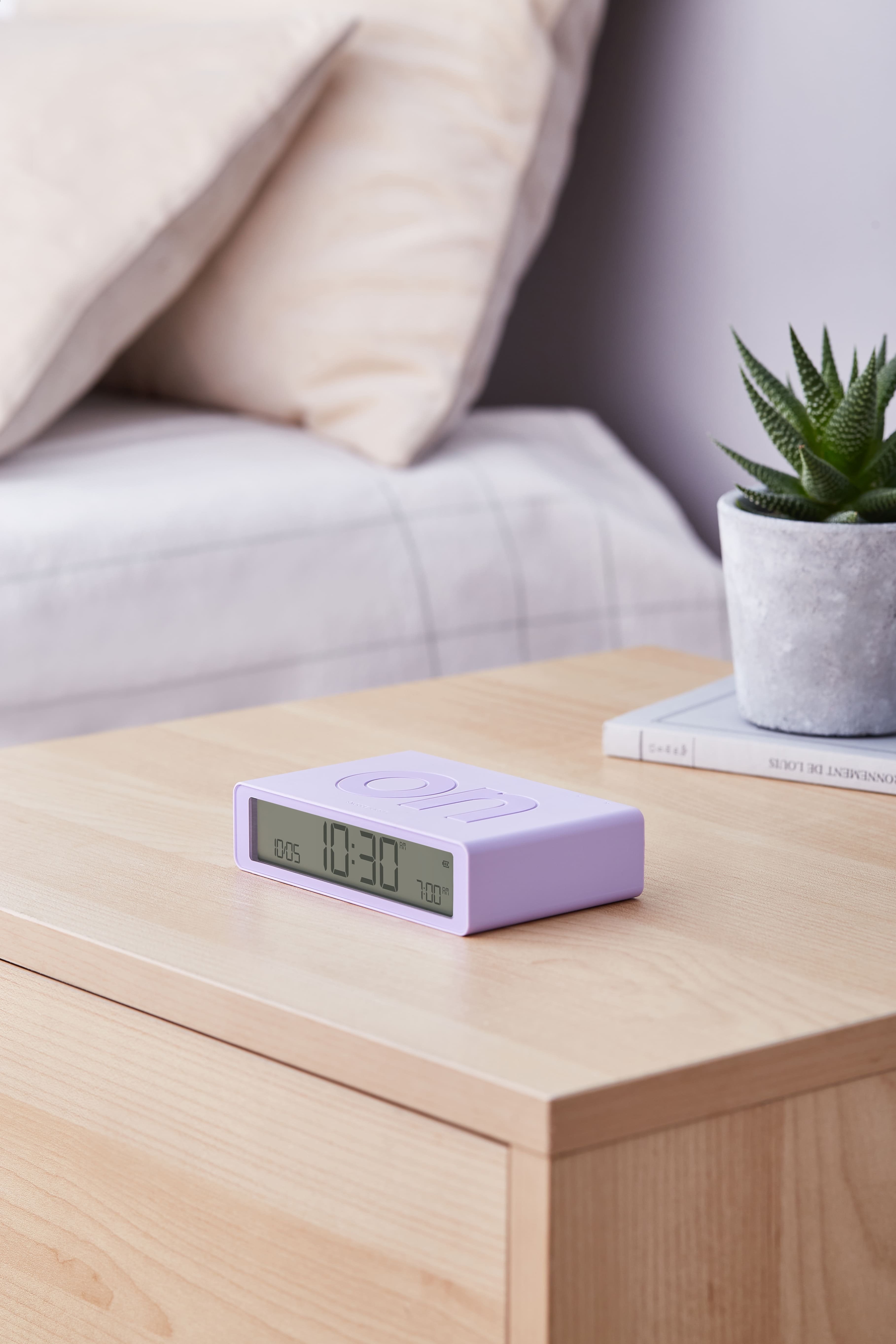 Lexon-Flip Mini şarj Edilebilir Alarm Saat Lila-Saat-2-Milagron.com