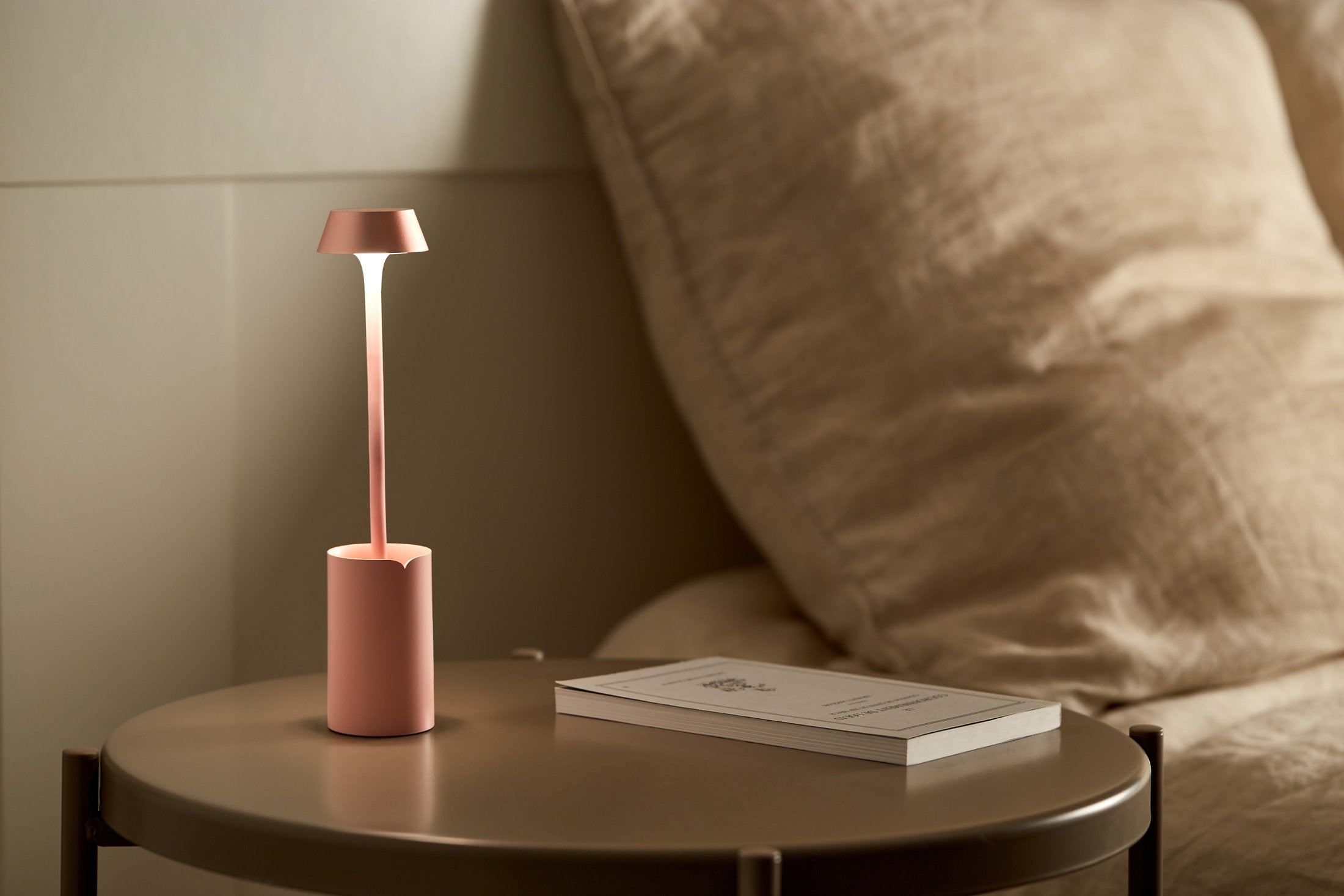 Lexon-Mimi Esnek Okuma Lambası Pembe-Taşınabilir Lamba-8-Milagron.com