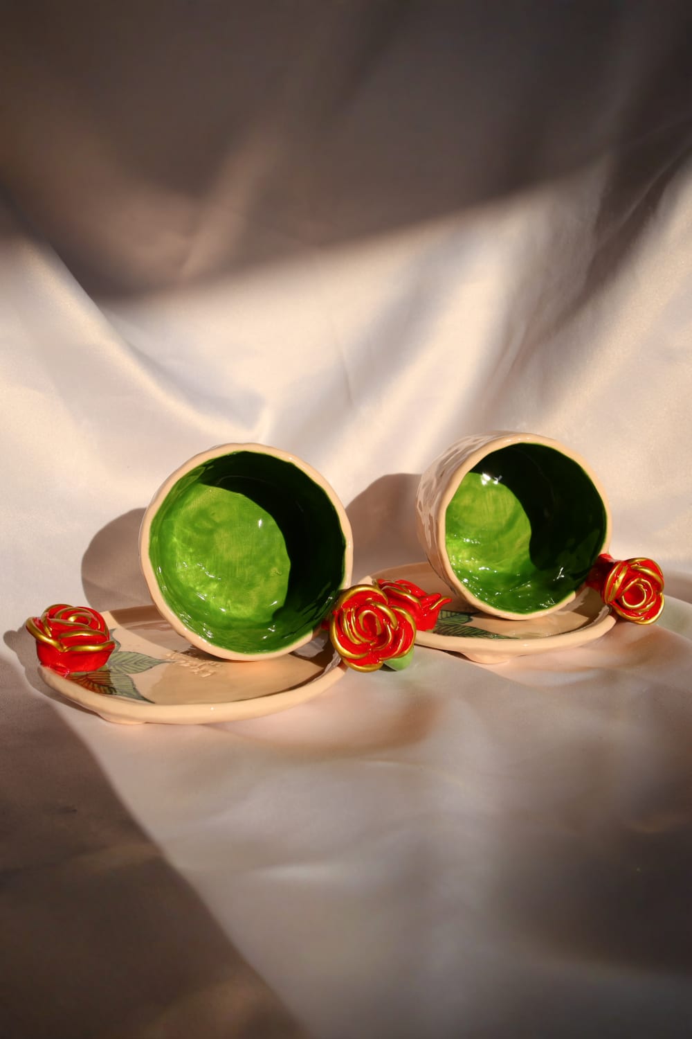 Lily & Loly Ceramics-Altın Detaylı Gül Çiçek Kulplu Yeşil Yaprak Çizimli 2'li Türk Kahvesi Seti- Gül Kulplu El Yapımı Seramik Fincanlar-Bardak-5-Milagron.com