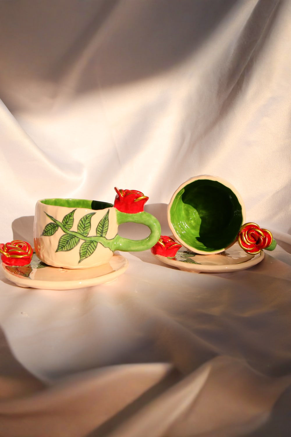 Lily & Loly Ceramics-Altın Detaylı Gül Çiçek Kulplu Yeşil Yaprak Çizimli 2'li Türk Kahvesi Seti- Gül Kulplu El Yapımı Seramik Fincanlar-Bardak-8-Milagron.com