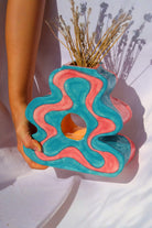 Lily & Loly Ceramics-Dekoratif Modern Pembe Mavi Eğlenceli Hediyelik El Yapımı Seramik Vazo 19cm Yükseklik-Vazo-4-Milagron.com
