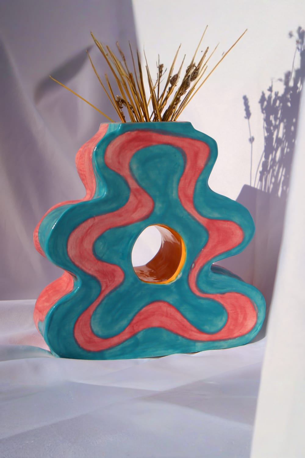 Lily & Loly Ceramics-Dekoratif Modern Pembe Mavi Eğlenceli Hediyelik El Yapımı Seramik Vazo 19cm Yükseklik-Vazo-6-Milagron.com