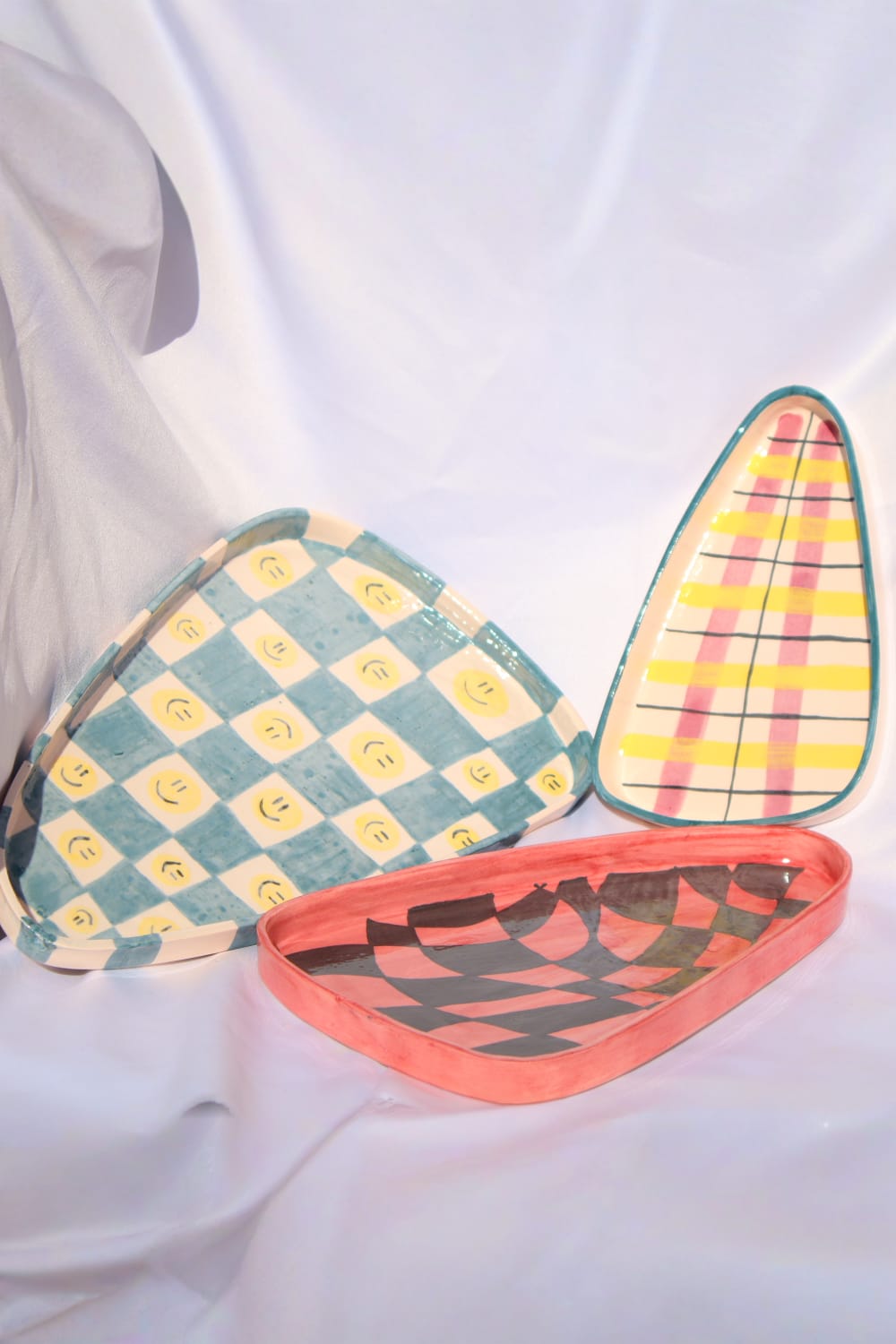 Lily & Loly Ceramics-El Yapımı Seramik Gülen Suratlı, Çizgili, Kareli Modern El Yapımı 3'lü Set Eğlenceli Tabaklar-Tabak & Kase-1-Milagron.com