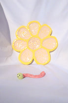 Lily & Loly Ceramics-El Yapımı Seramik Modern Sarı Papatya Resim Paleti Ve Tatlı Pembe Tırtıl Fırçalık 2'li Set-Resim-1-Milagron.com