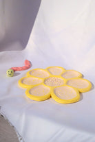 Lily & Loly Ceramics-El Yapımı Seramik Modern Sarı Papatya Resim Paleti Ve Tatlı Pembe Tırtıl Fırçalık 2'li Set-Resim-4-Milagron.com