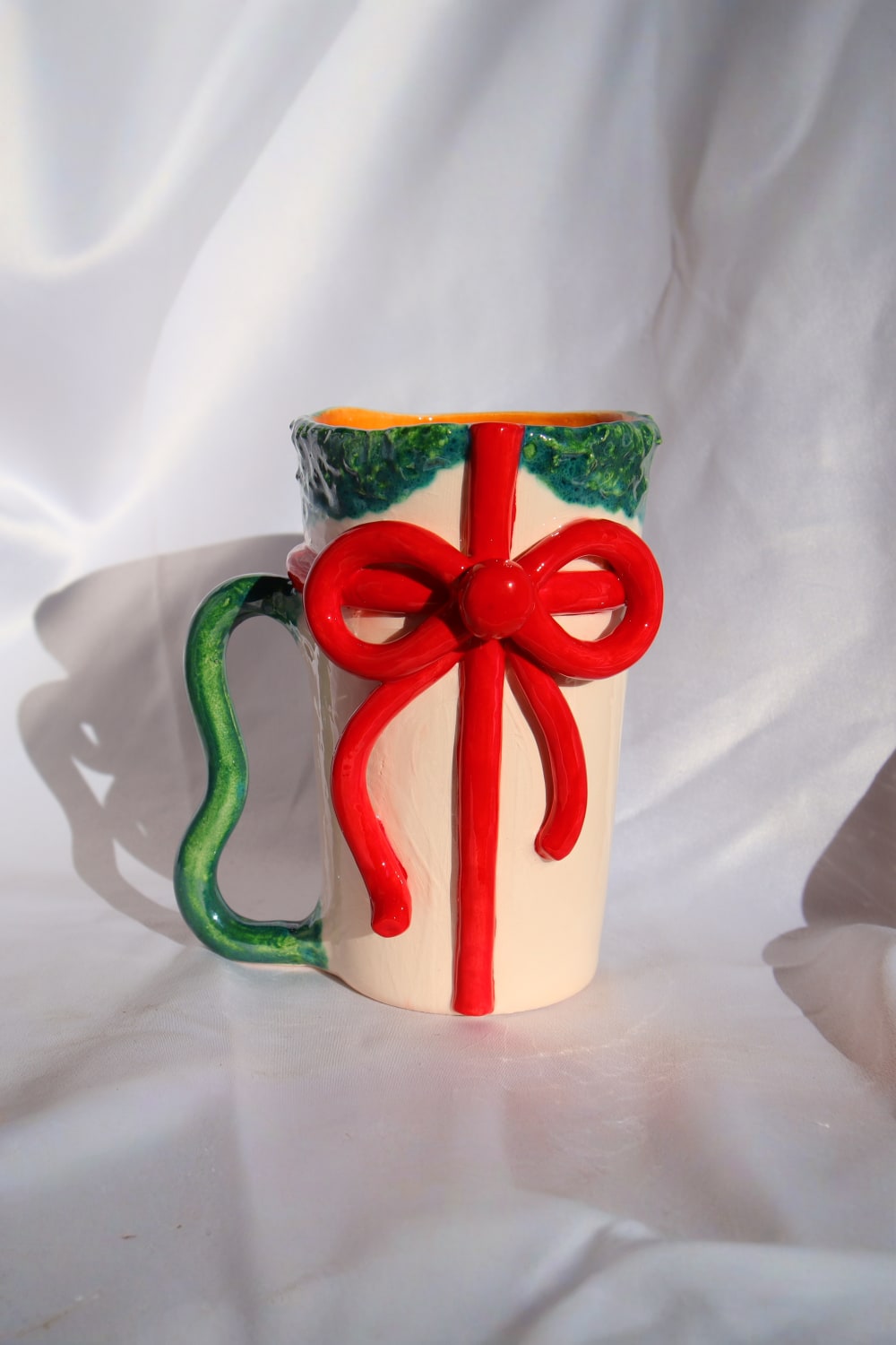 Lily & Loly Ceramics-Sevgililer Günü Serisi “ Kırmızı Fiyonklu Hediye Paketi” Kupa - El Yapımı Seramik Kupa Mug 300 Ml.-Bardak-1-Milagron.com