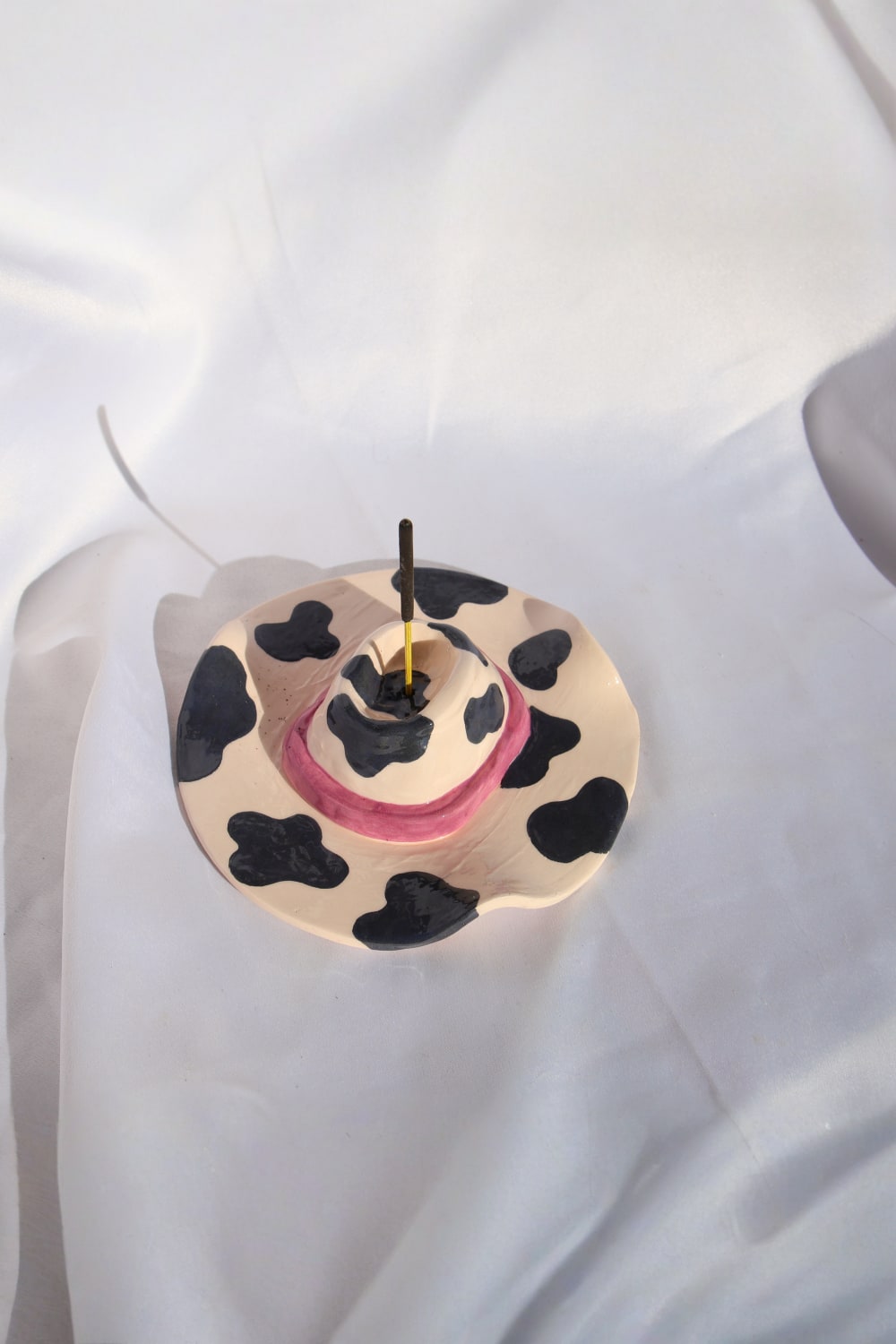 Lily & Loly Ceramics-Siyah Beyaz Kovboy Şapkası Tasarımlı El Yapımı Seramik Tütsülük - Kovboy Şapkası Seramik Tütsülük-Tütsülük-4-Milagron.com