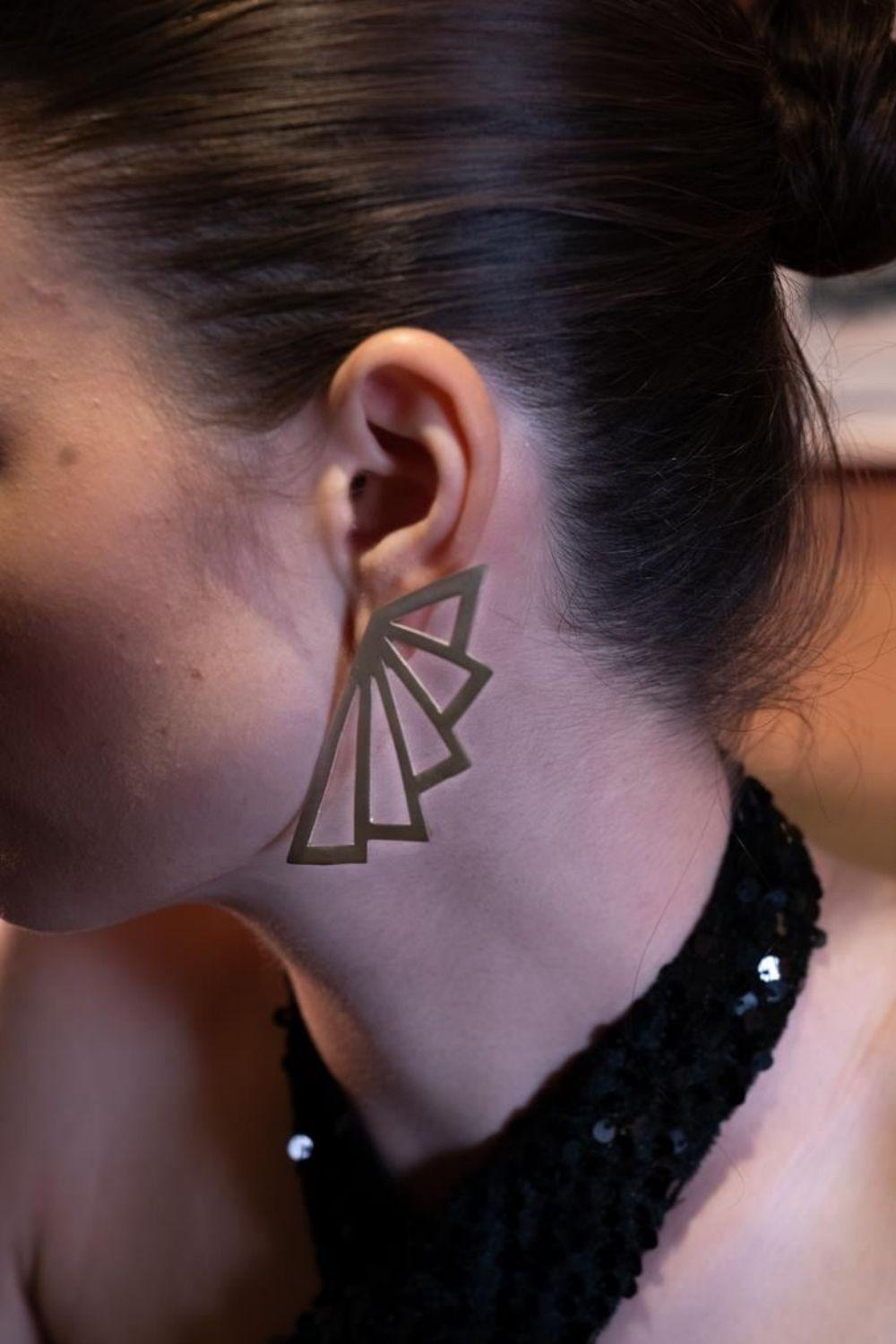 Linya Jewellery-Asimetrik Üçgen Küpe Gümüş-Küpe-3-Milagron.com