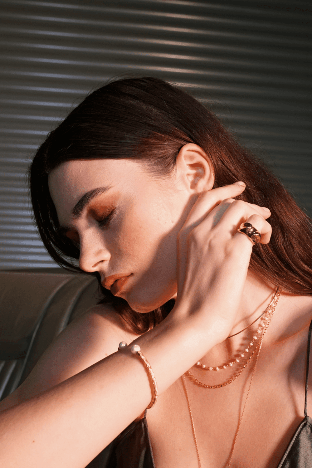 Linya Jewellery-Brey Amorf Mat İncili Kelepçe-Bileklik-2-Milagron.com