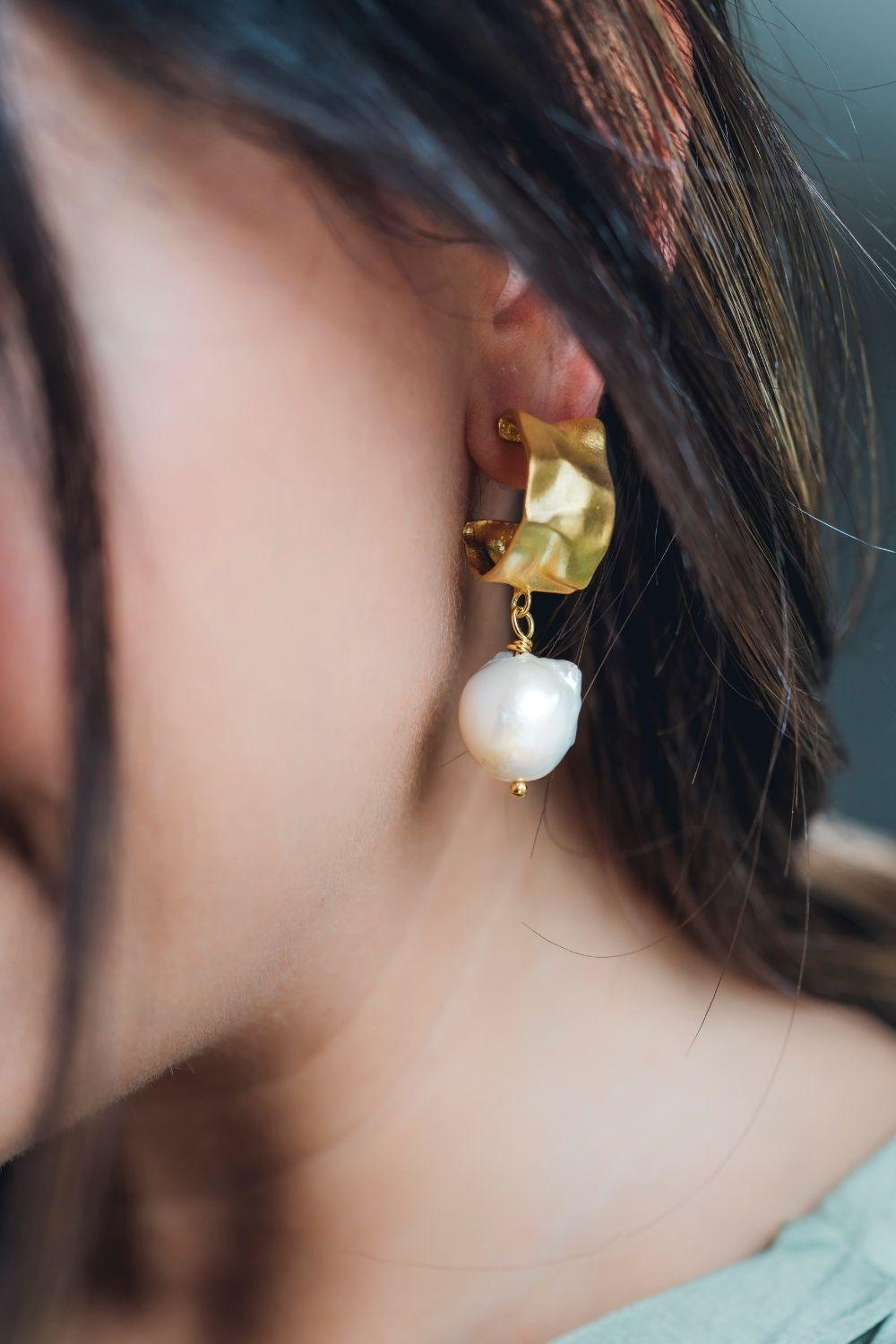 Linya Jewellery-Cora İncili Halka Küpe-Küpe-3-Milagron.com