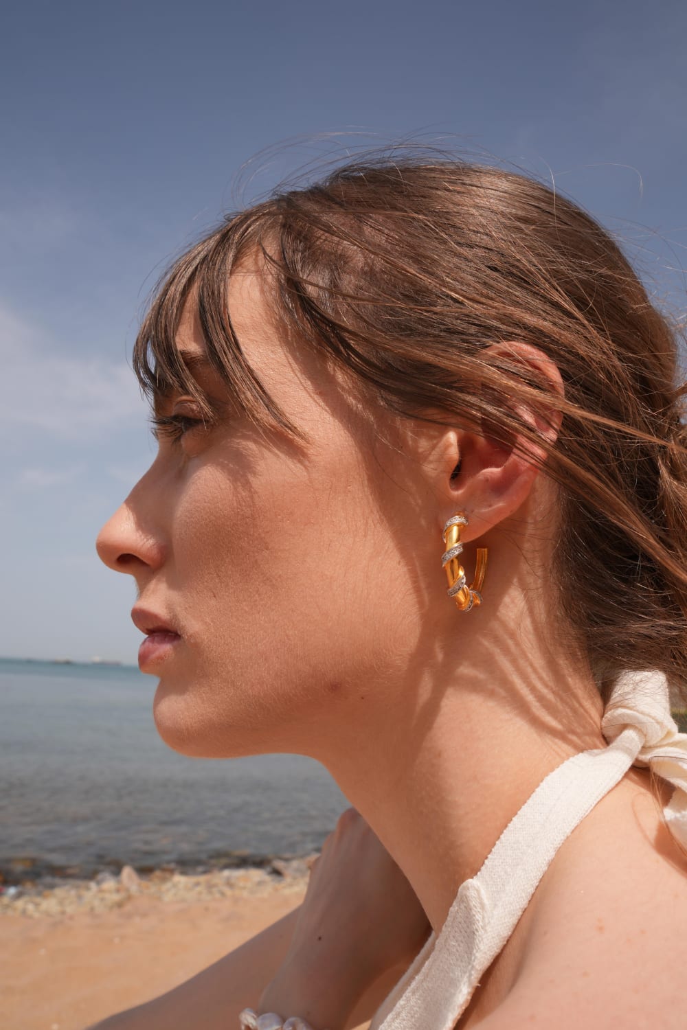 Linya Jewellery-Emily Beyaz Taşlı Halka Küpe-Küpe-2-Milagron.com