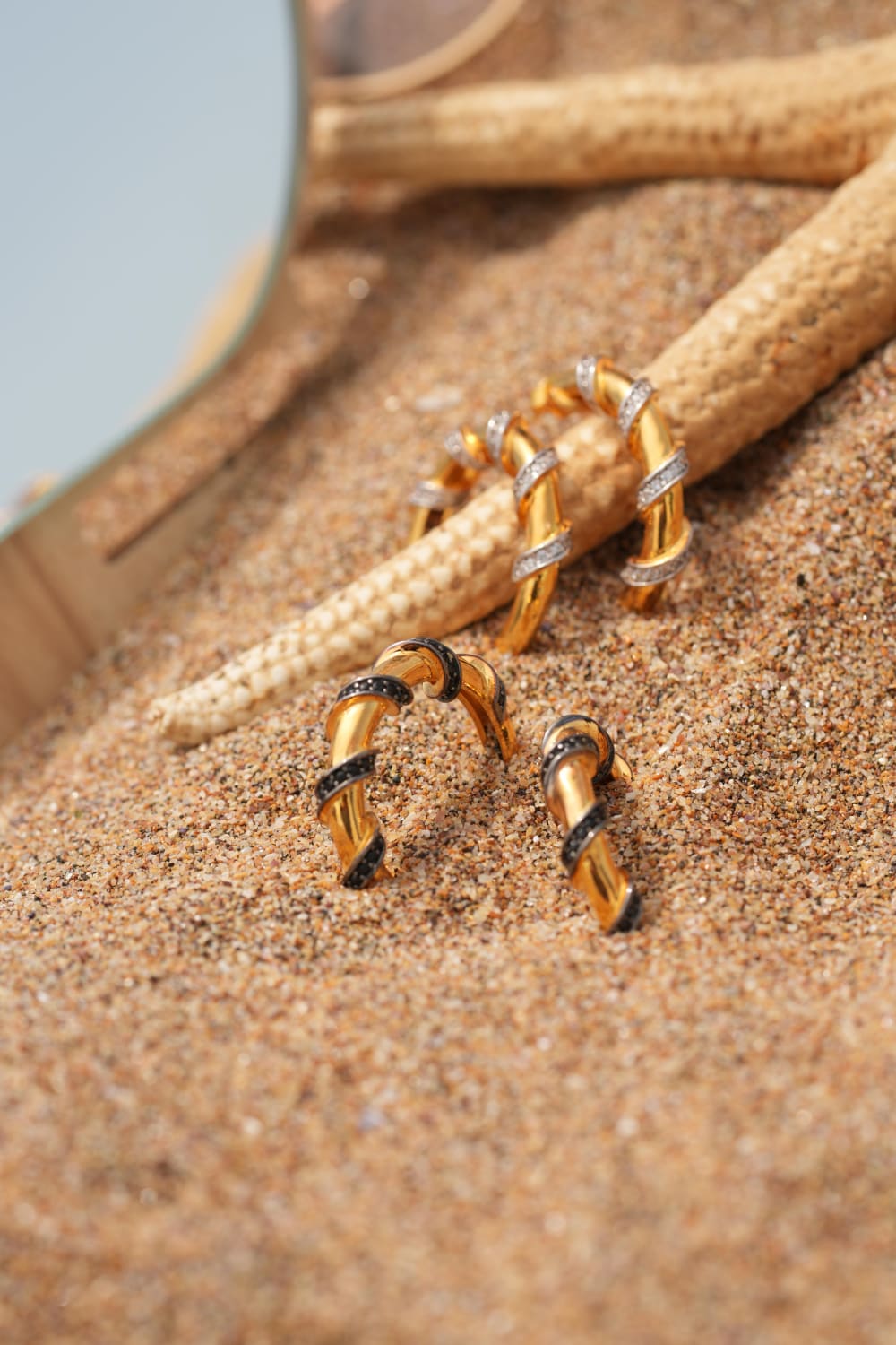 Linya Jewellery-Emily Siyah Taşlı Halka Küpe-Küpe-5-Milagron.com
