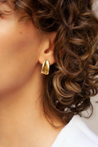 Linya Jewellery-Erica Amorf Halka Küpe Gold-Küpe-2-Milagron.com