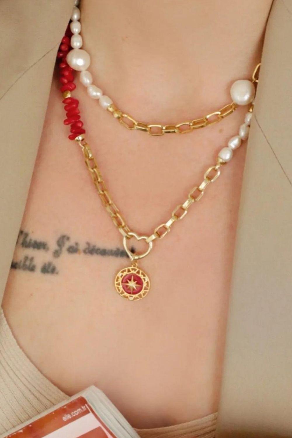 Linya Jewellery-Kutup Yıldızı Kırmızı Mercan Madalyon-Kolye-2-Milagron.com