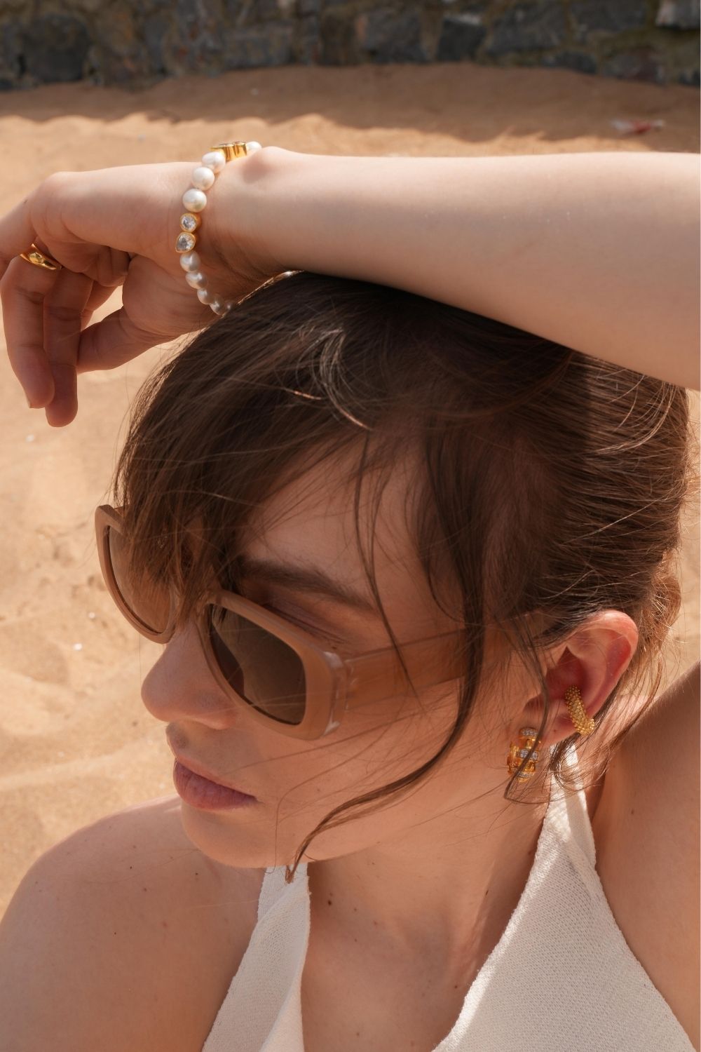 Linya Jewellery-Lili Beyaz Taşlı Halka Küpe-Küpe-2-Milagron.com