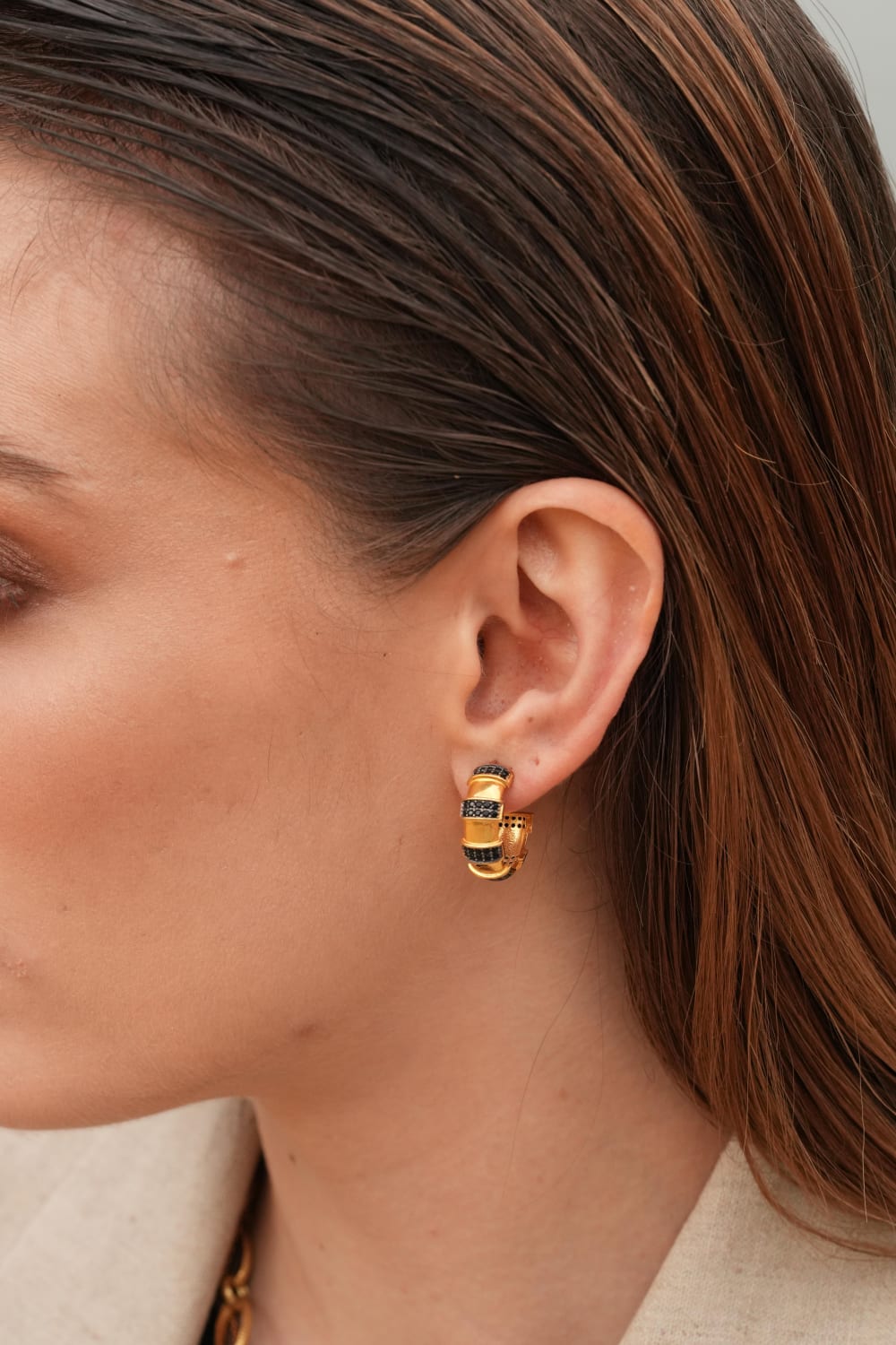 Linya Jewellery-Lili Siyah Taşlı Halka Küpe-Küpe-3-Milagron.com