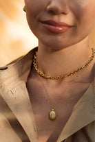 Mini Beyaz TaşLı Kapaklı Madalyon Kolye Gold - 3