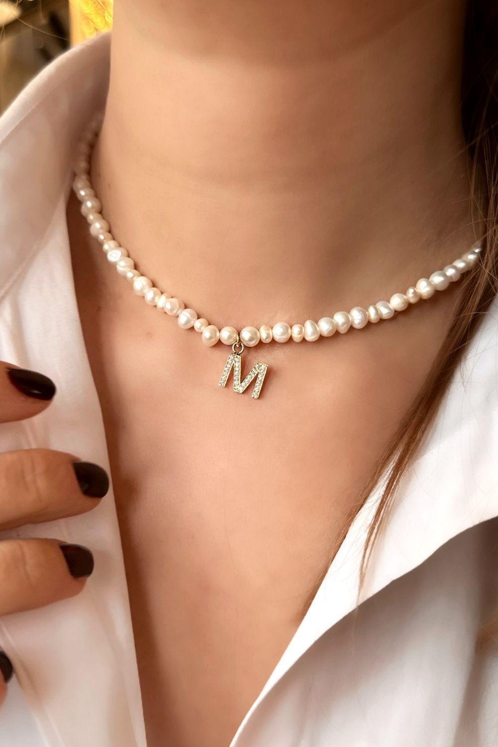 Linya Jewellery-Mono M Harfli İnci Kolye-Kolye-2-Milagron.com