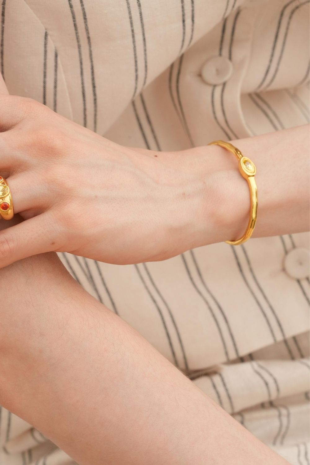 Linya Jewellery-Olivia Sarı Taşlı Kelepçe-Bileklik-2-Milagron.com