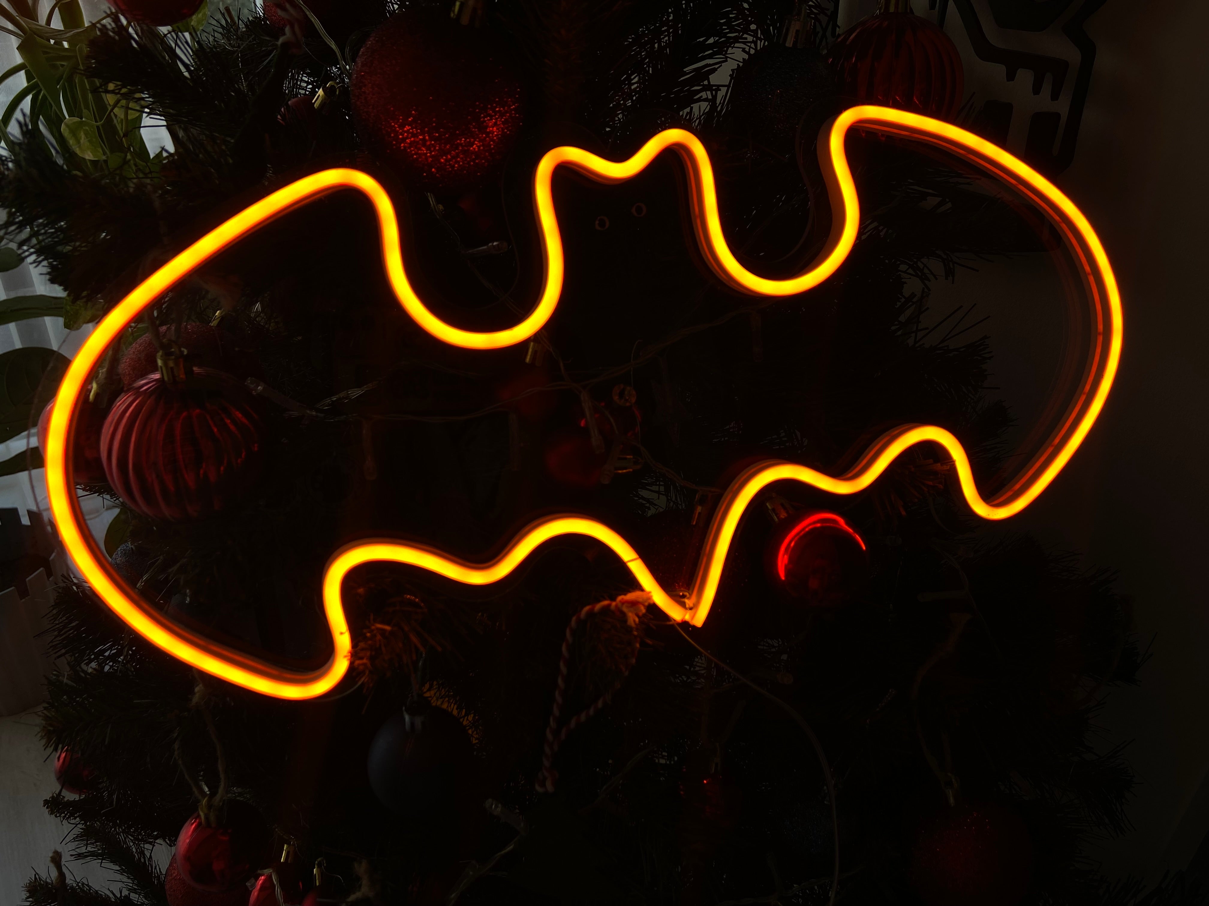 Lujolab.-Batman Neon Aydınlatma-Duvar Süsü-2-Milagron.com